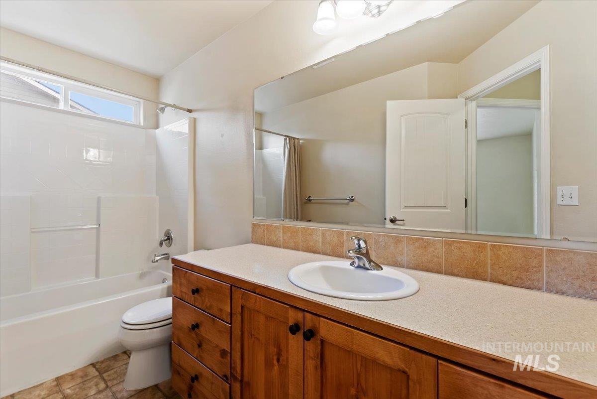 11719 W Blake Dr, Star, Idaho 83669, 4 Bedrooms, 3 Bathrooms, Residential For Sale, Price $495,000,MLS 98985818