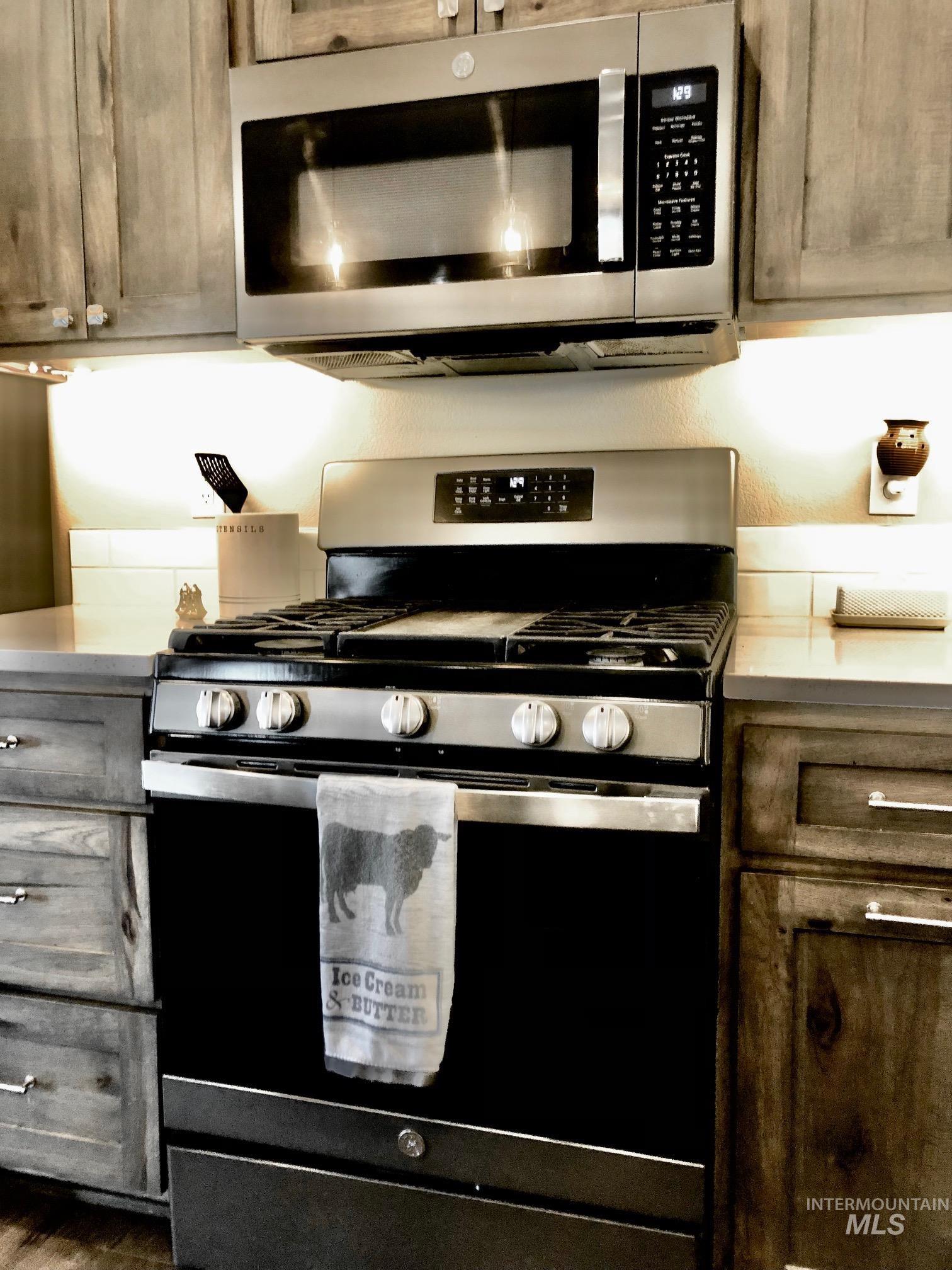 3211 18th St, Lewiston, Idaho 83501-0000, 3 Bedrooms, 2 Bathrooms, Residential For Sale, Price $489,000,MLS 98985820