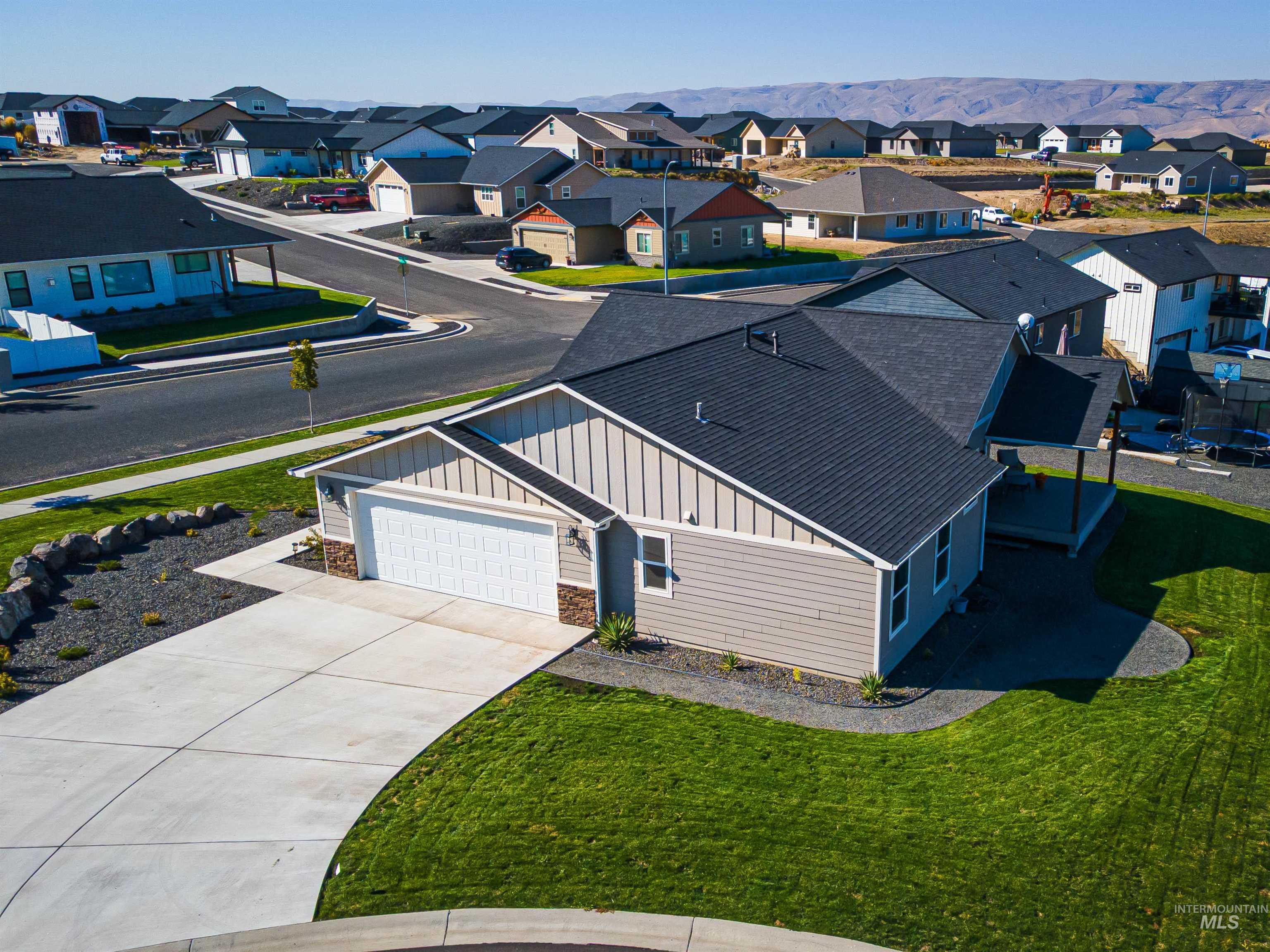 3211 18th St, Lewiston, Idaho 83501-0000, 3 Bedrooms, 2 Bathrooms, Residential For Sale, Price $489,000,MLS 98985820