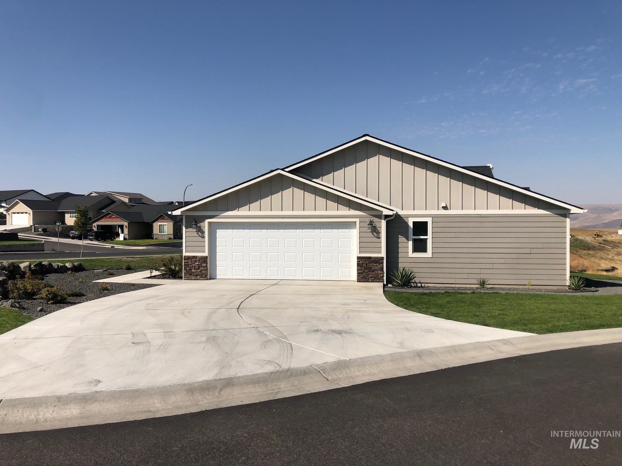 3211 18th St, Lewiston, Idaho 83501-0000, 3 Bedrooms, 2 Bathrooms, Residential For Sale, Price $489,000,MLS 98985820