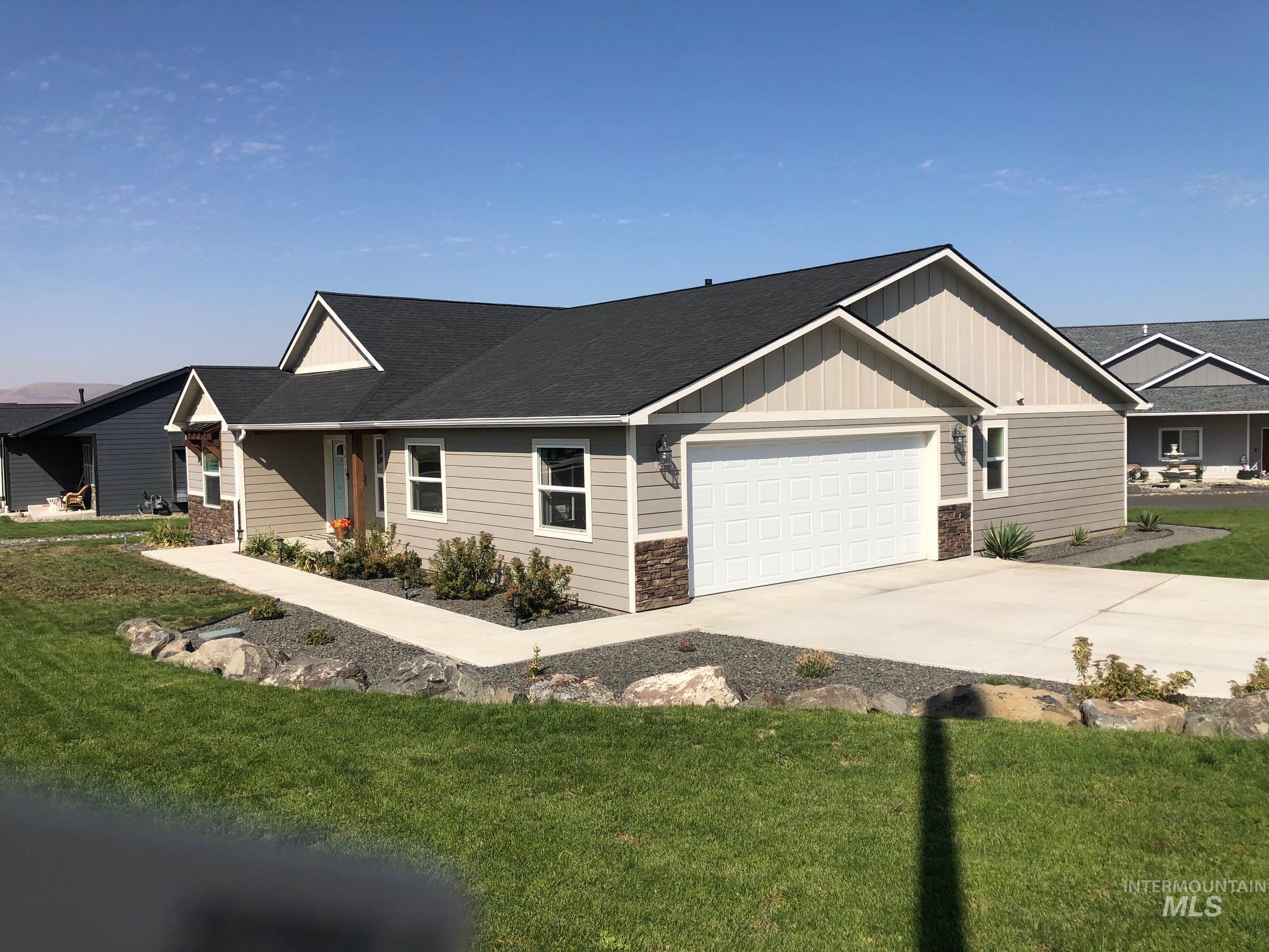 3211 18th St, Lewiston, Idaho 83501-0000, 3 Bedrooms, 2 Bathrooms, Residential For Sale, Price $489,000,MLS 98985820