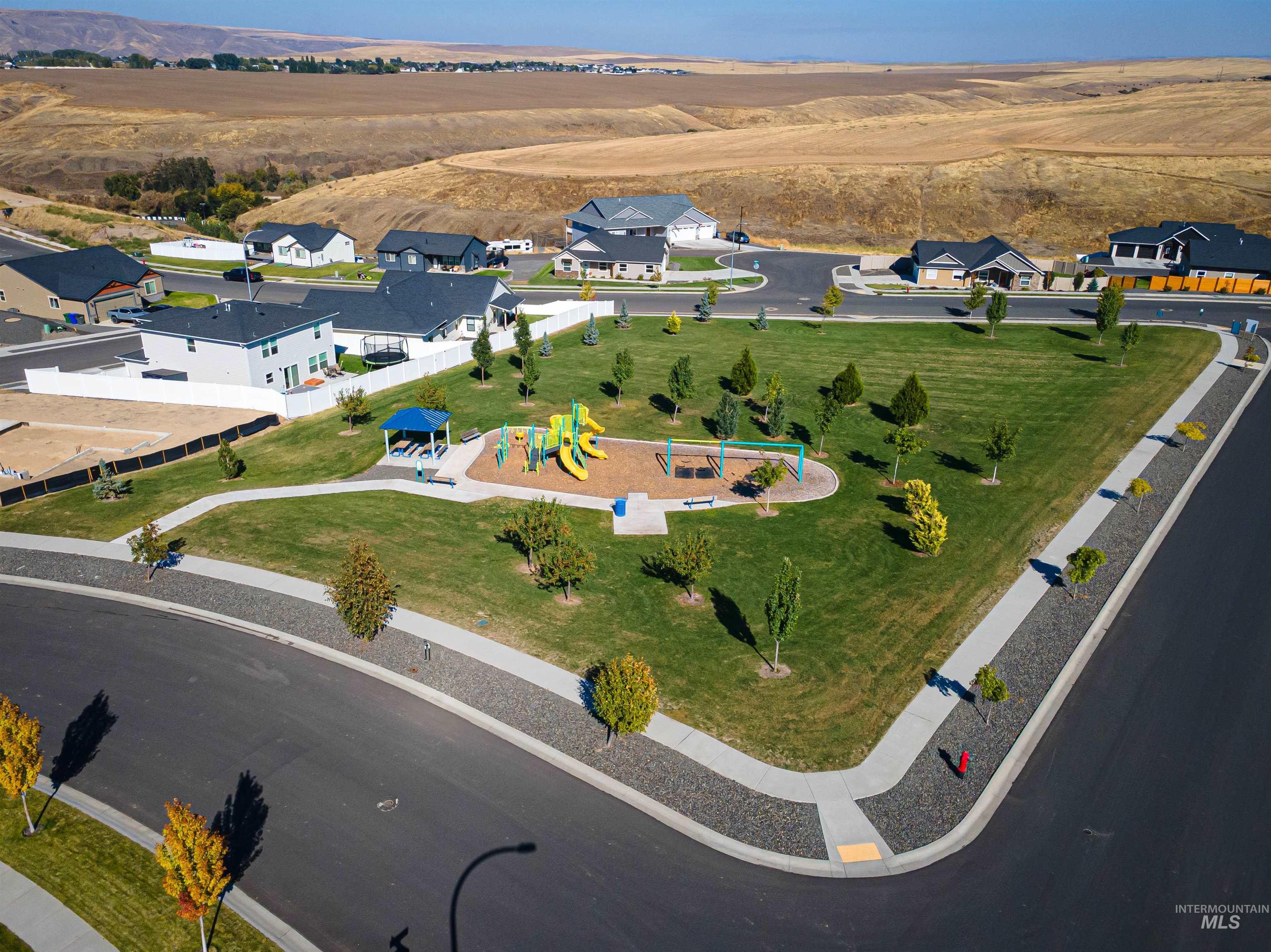 3211 18th St, Lewiston, Idaho 83501-0000, 3 Bedrooms, 2 Bathrooms, Residential For Sale, Price $489,000,MLS 98985820