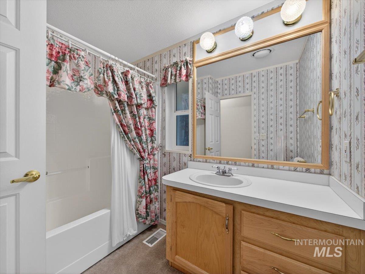 665 Liberty Lane, Emmett, Idaho 83617, 3 Bedrooms, 2 Bathrooms, Residential For Sale, Price $159,900,MLS 98985821