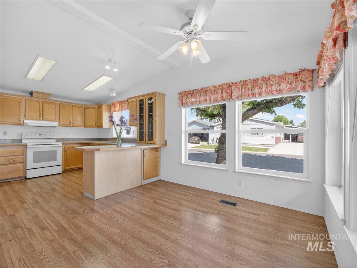 665 Liberty Lane, Emmett, Idaho 83617, 3 Bedrooms, 2 Bathrooms, Residential For Sale, Price $159,900,MLS 98985821