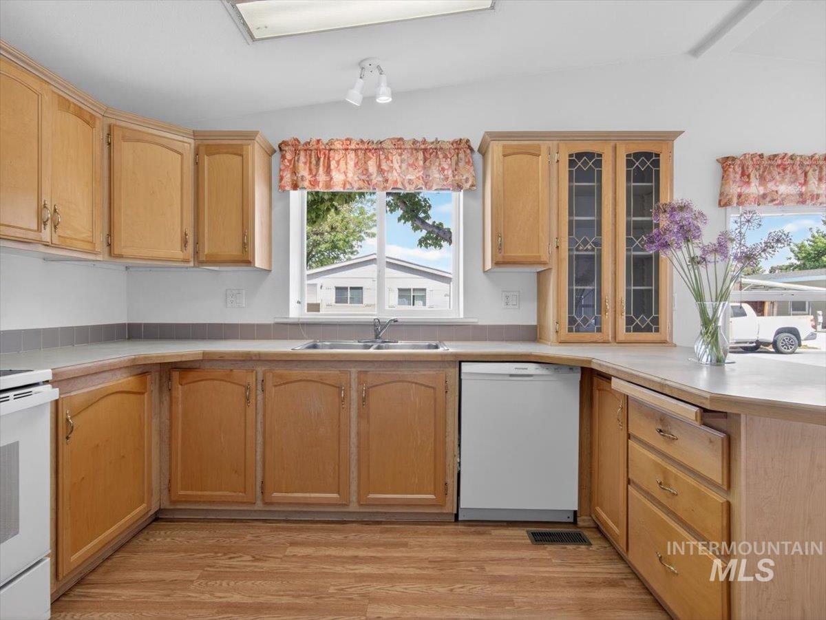 665 Liberty Lane, Emmett, Idaho 83617, 3 Bedrooms, 2 Bathrooms, Residential For Sale, Price $159,900,MLS 98985821