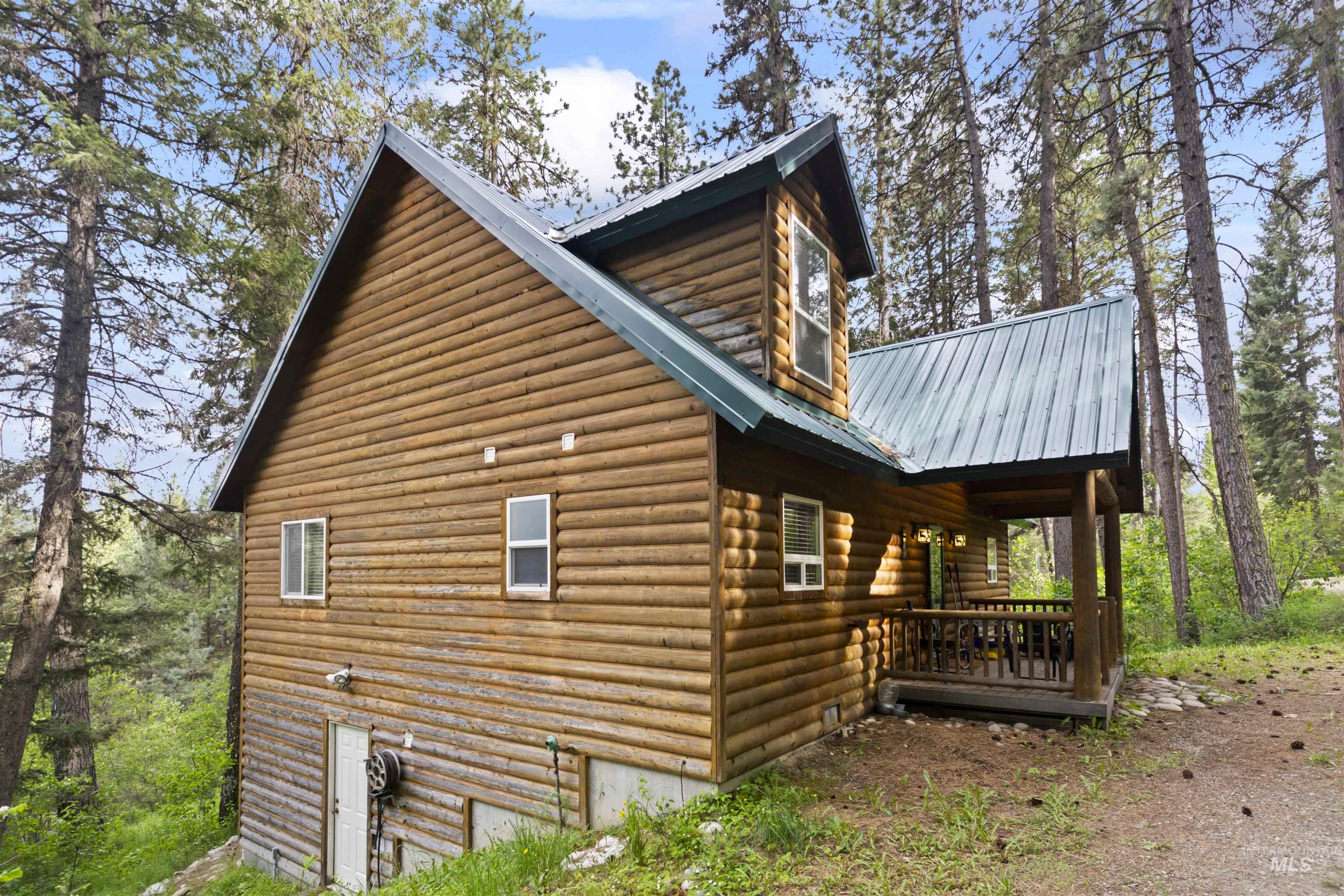 9 Deer Valley Rd., Garden Valley, Idaho 83622, 3 Bedrooms, 2 Bathrooms, Residential For Sale, Price $659,000,MLS 98985823