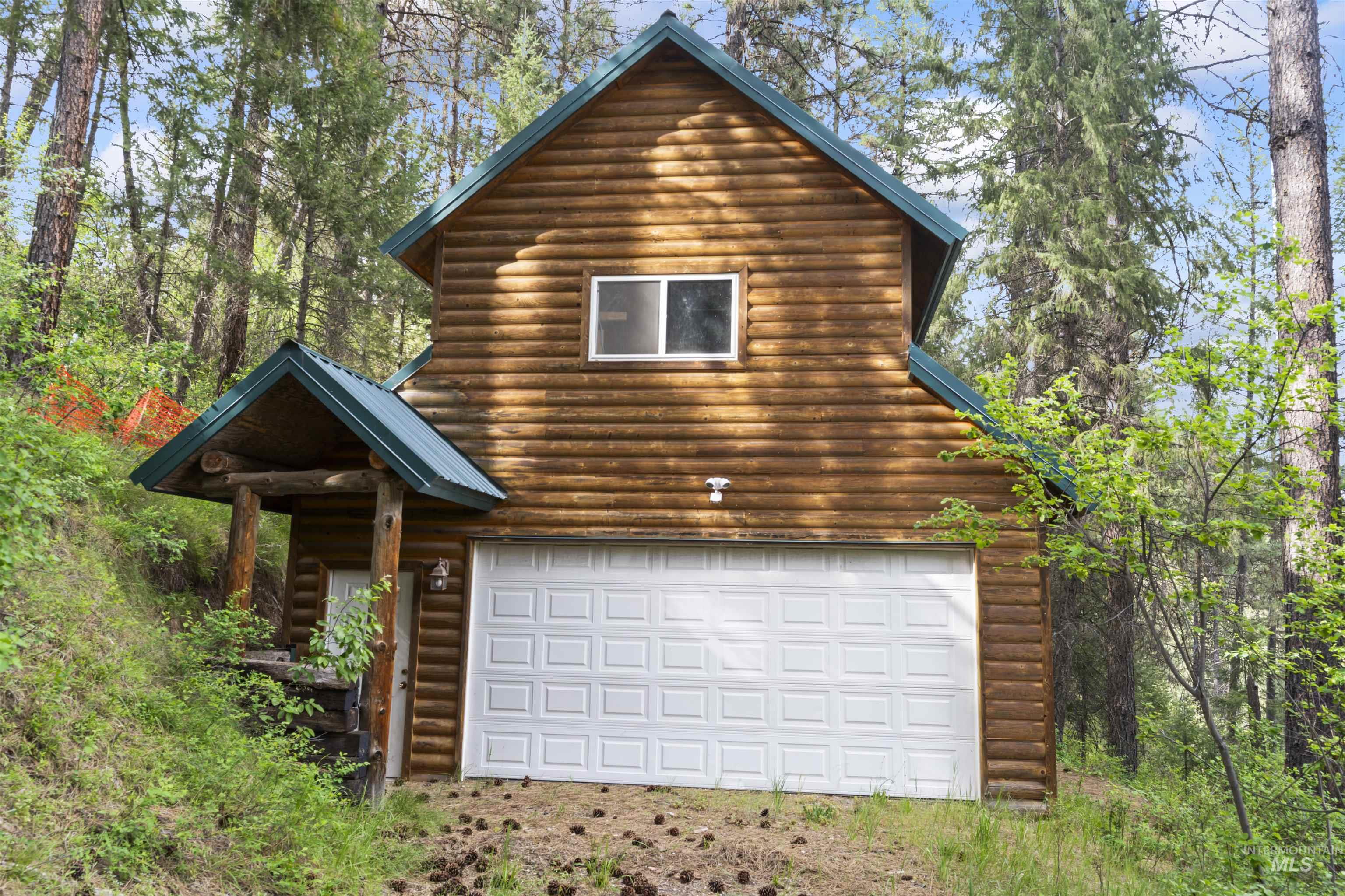 9 Deer Valley Rd., Garden Valley, Idaho 83622, 3 Bedrooms, 2 Bathrooms, Residential For Sale, Price $659,000,MLS 98985823