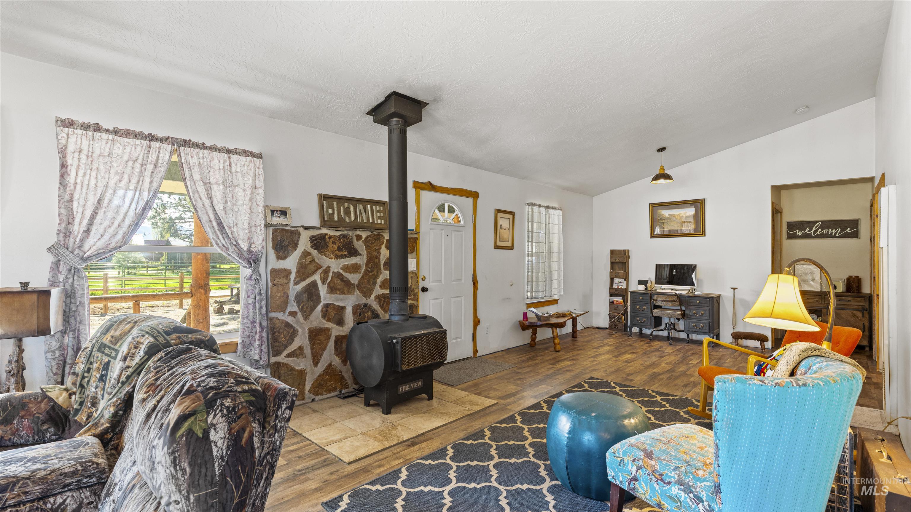 55 E Mary, Prairie, Idaho 83647, 2 Bedrooms, 1 Bathroom, Residential For Sale, Price $329,900,MLS 98985824