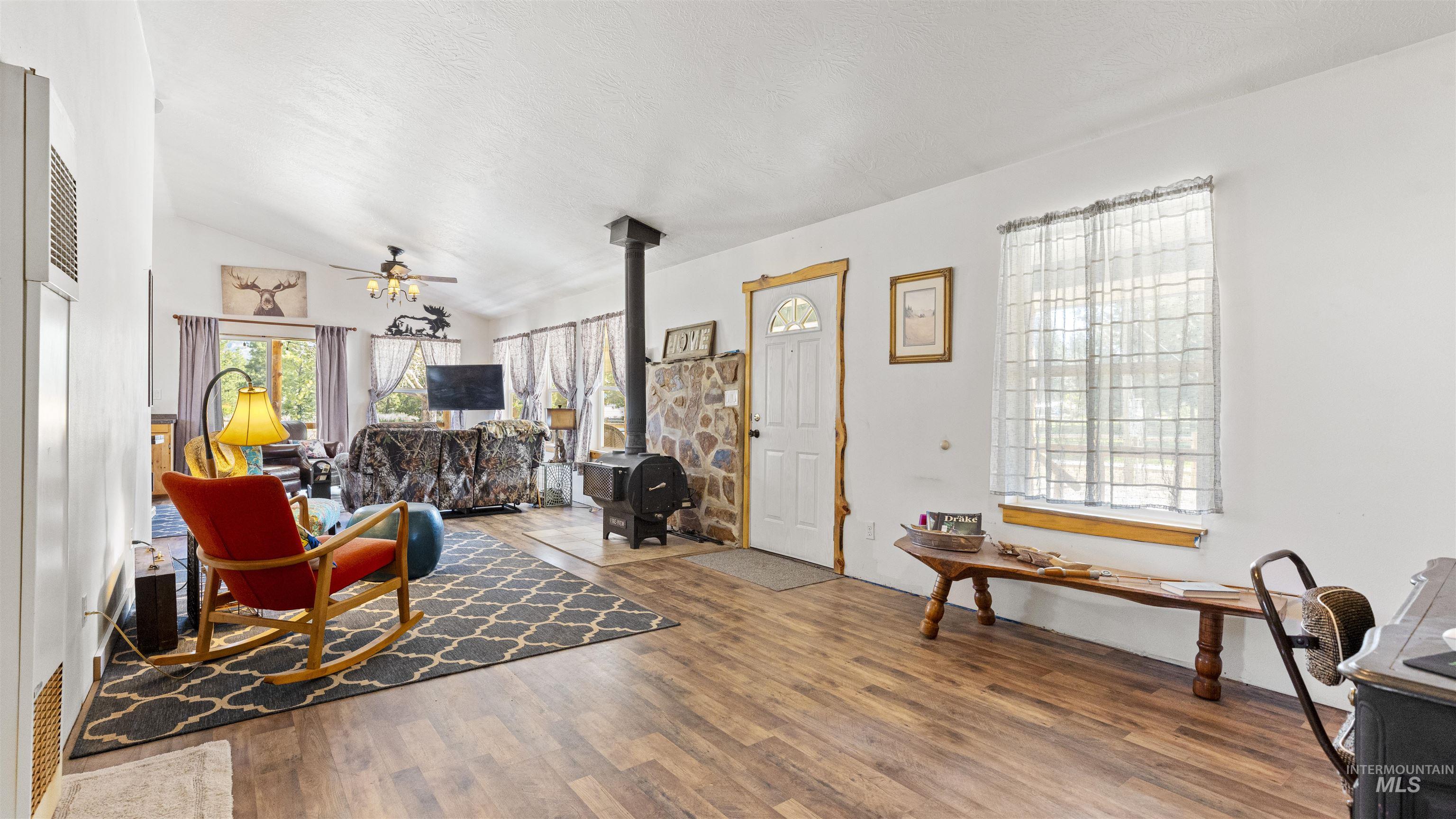55 E Mary, Prairie, Idaho 83647, 2 Bedrooms, 1 Bathroom, Residential For Sale, Price $329,900,MLS 98985824