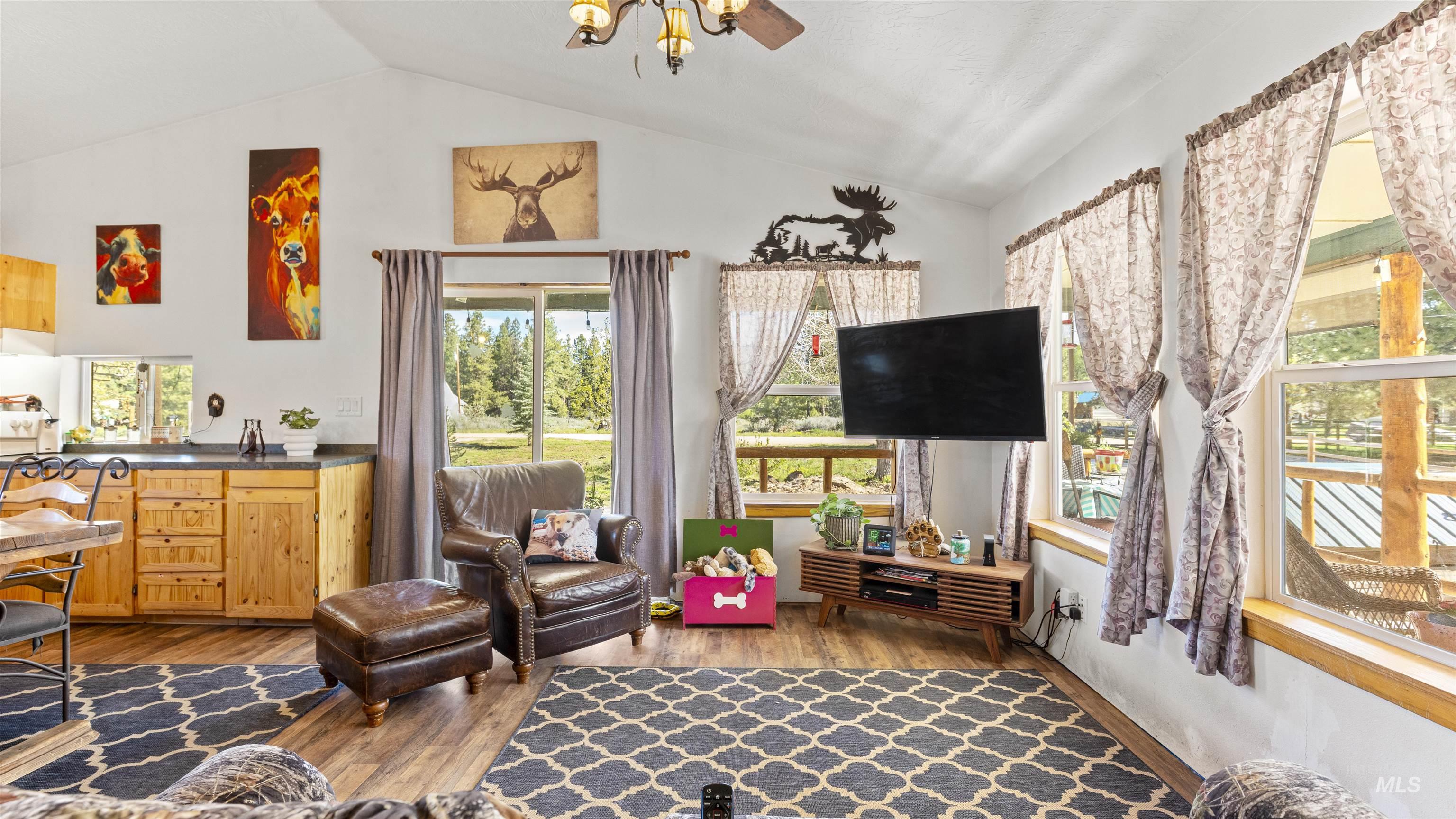 55 E Mary, Prairie, Idaho 83647, 2 Bedrooms, 1 Bathroom, Residential For Sale, Price $329,900,MLS 98985824