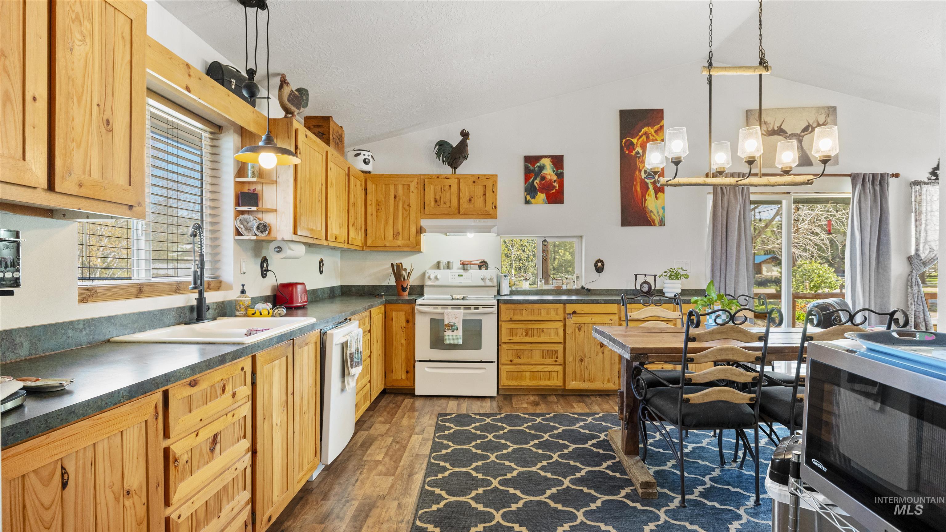 55 E Mary, Prairie, Idaho 83647, 2 Bedrooms, 1 Bathroom, Residential For Sale, Price $329,900,MLS 98985824