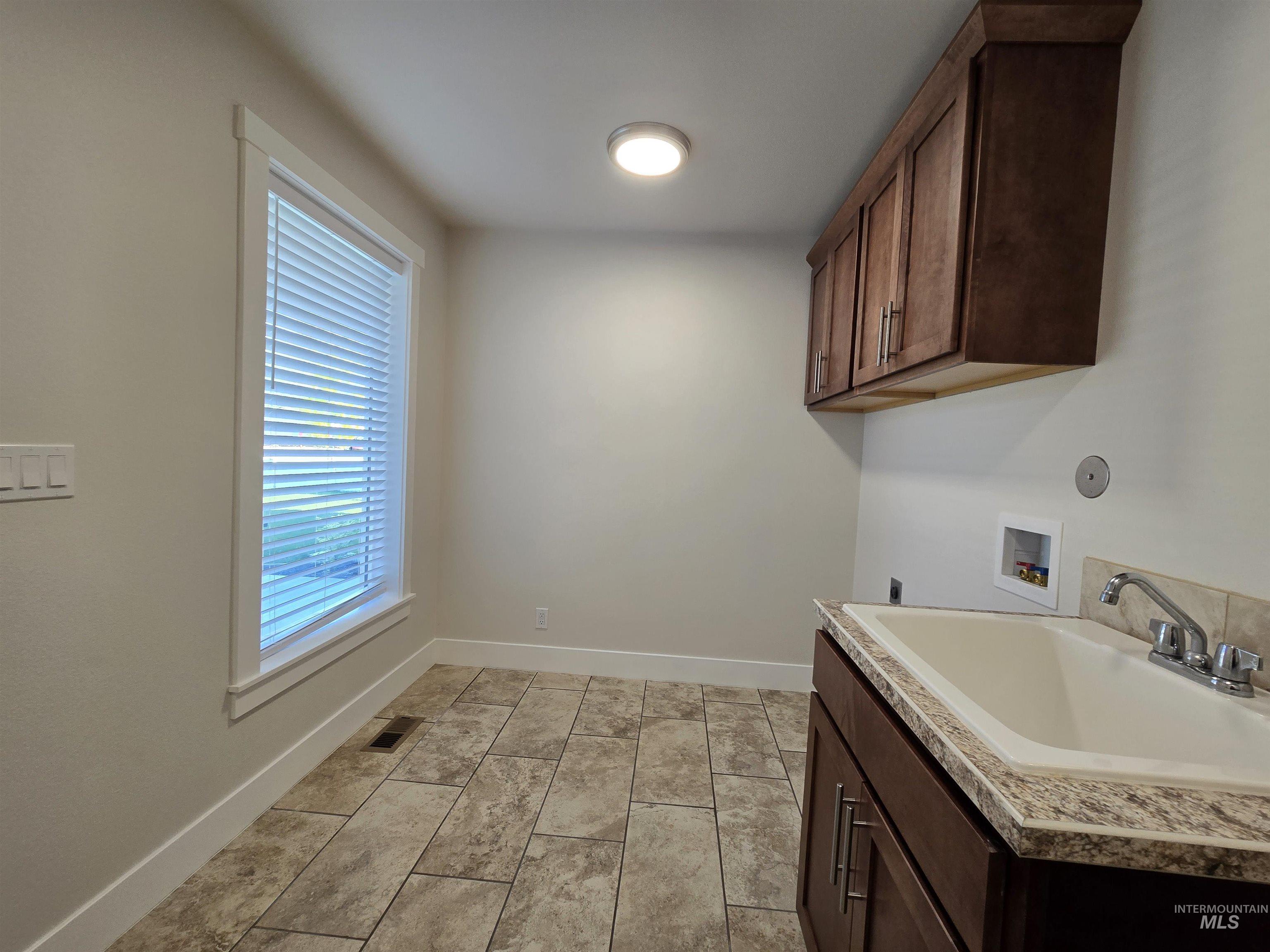 609 Reiter Dr, Ontario, Oregon 97914, 3 Bedrooms, 2 Bathrooms, Residential For Sale, Price $430,000,MLS 98985827