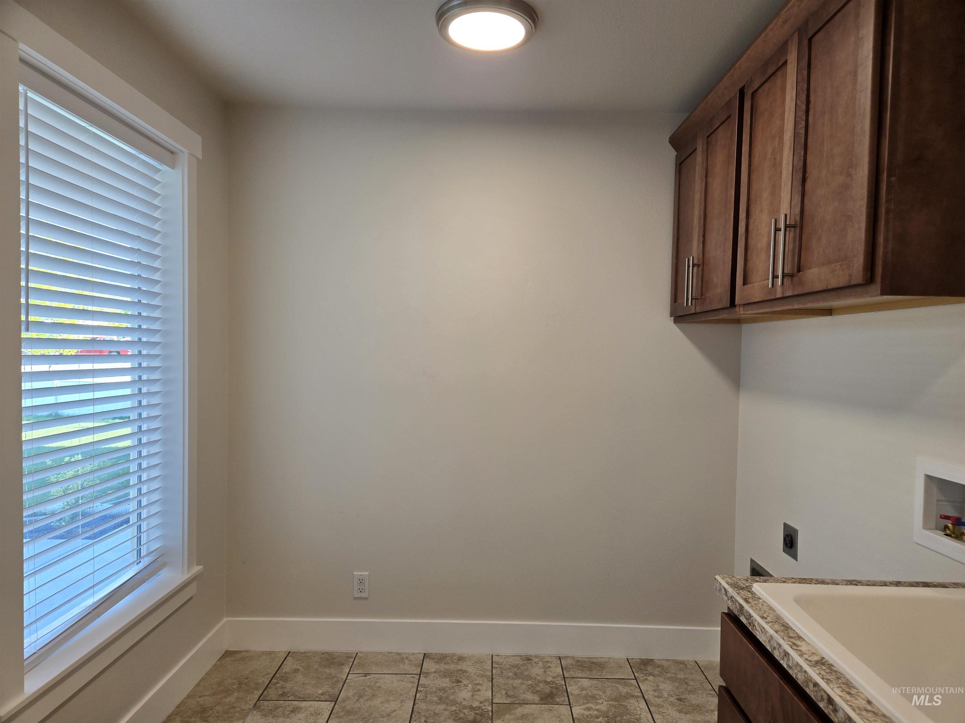 609 Reiter Dr, Ontario, Oregon 97914, 3 Bedrooms, 2 Bathrooms, Residential For Sale, Price $430,000,MLS 98985827