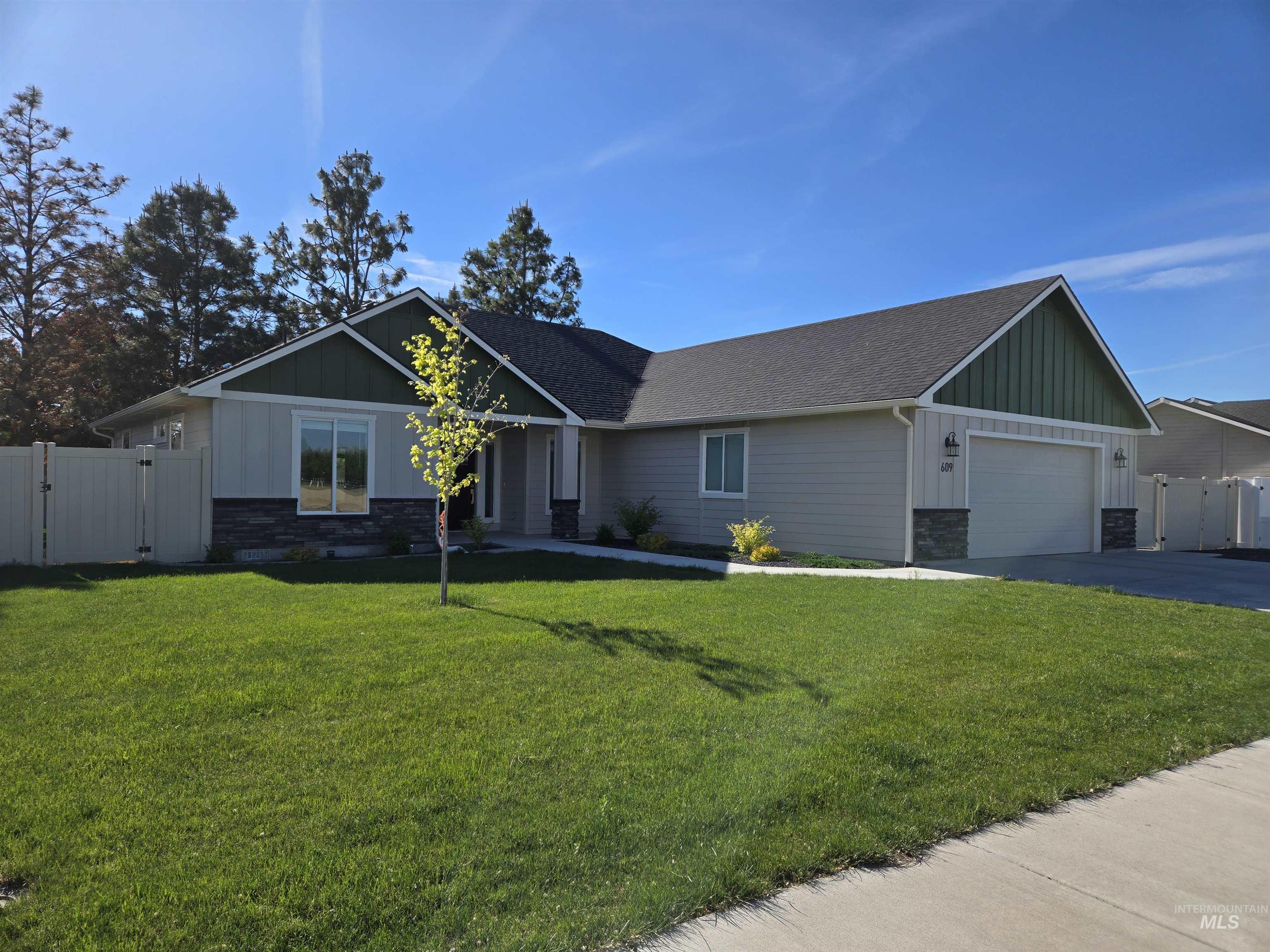 609 Reiter Dr, Ontario, Oregon 97914, 3 Bedrooms, 2 Bathrooms, Residential For Sale, Price $430,000,MLS 98985827