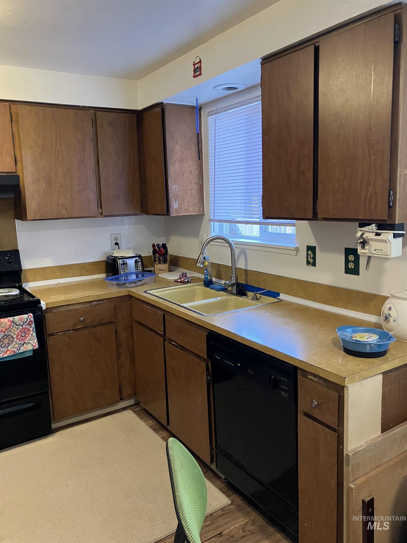 2530 S. Gourley Pl, Boise, Idaho 83705, 2 Bedrooms, 1 Bathroom, Residential Income For Sale, Price $550,000,MLS 98985829