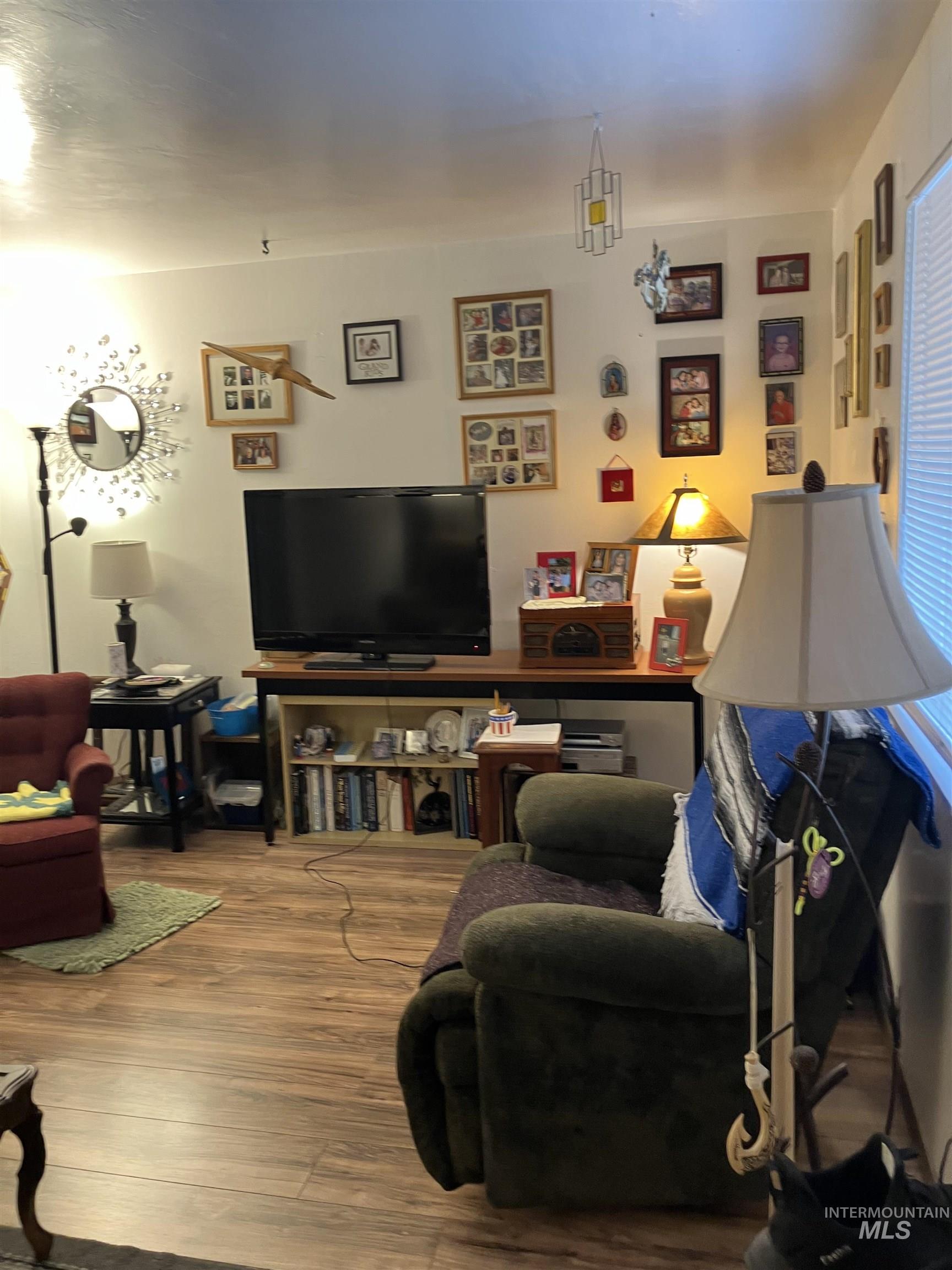 2530 S. Gourley Pl, Boise, Idaho 83705, 2 Bedrooms, 1 Bathroom, Residential Income For Sale, Price $550,000,MLS 98985829