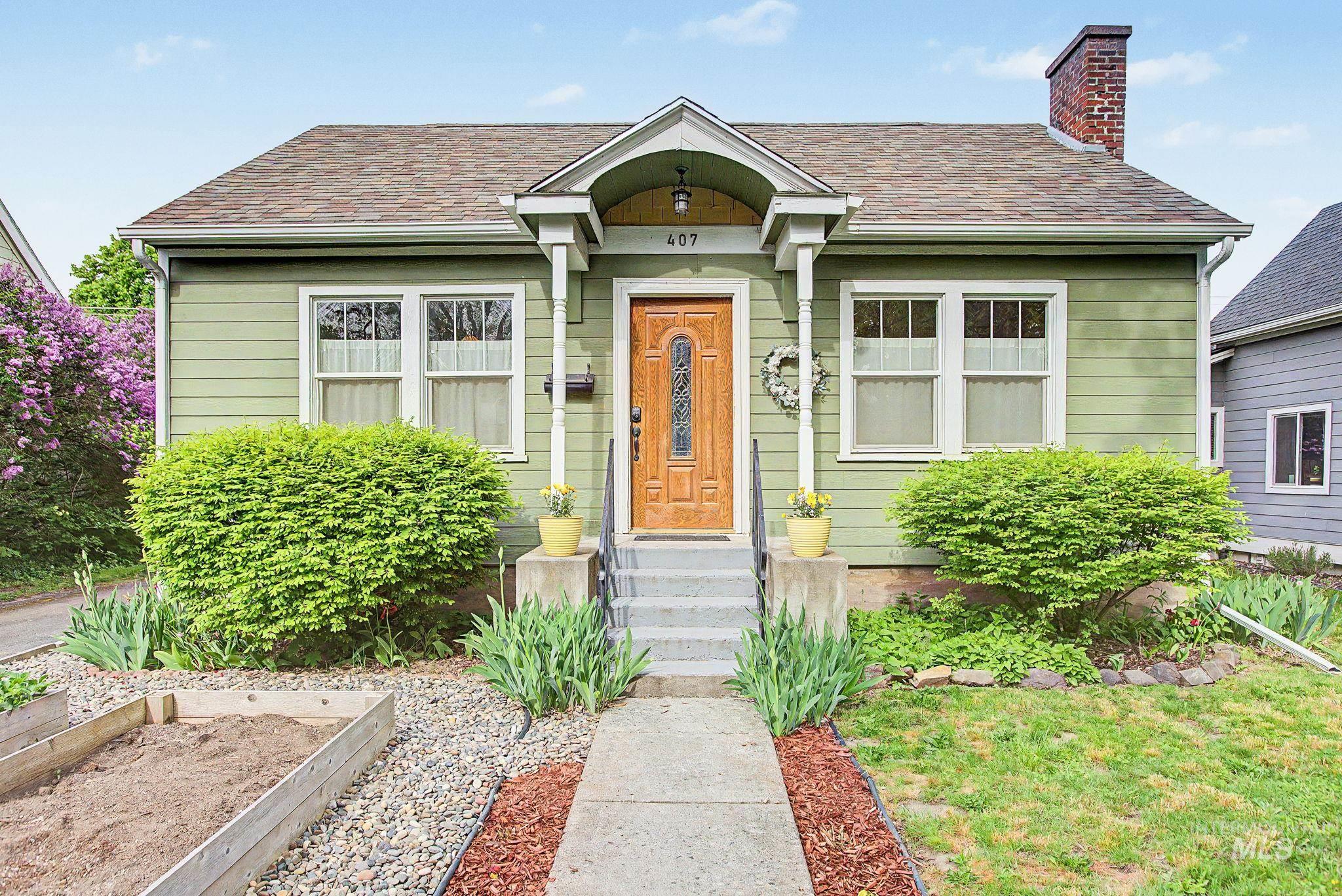 407 S Monroe, Moscow, Idaho 83843, 3 Bedrooms, 2 Bathrooms, Residential For Sale, Price $469,000,MLS 98985835