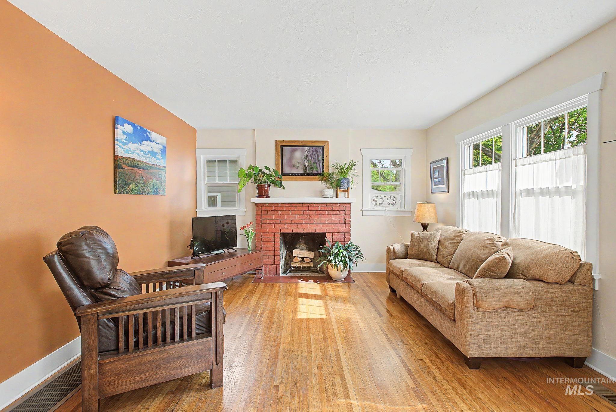 407 S Monroe, Moscow, Idaho 83843, 3 Bedrooms, 2 Bathrooms, Residential For Sale, Price $469,000,MLS 98985835