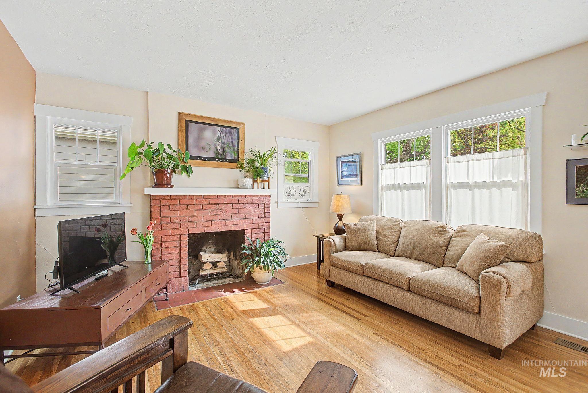 407 S Monroe, Moscow, Idaho 83843, 3 Bedrooms, 2 Bathrooms, Residential For Sale, Price $469,000,MLS 98985835