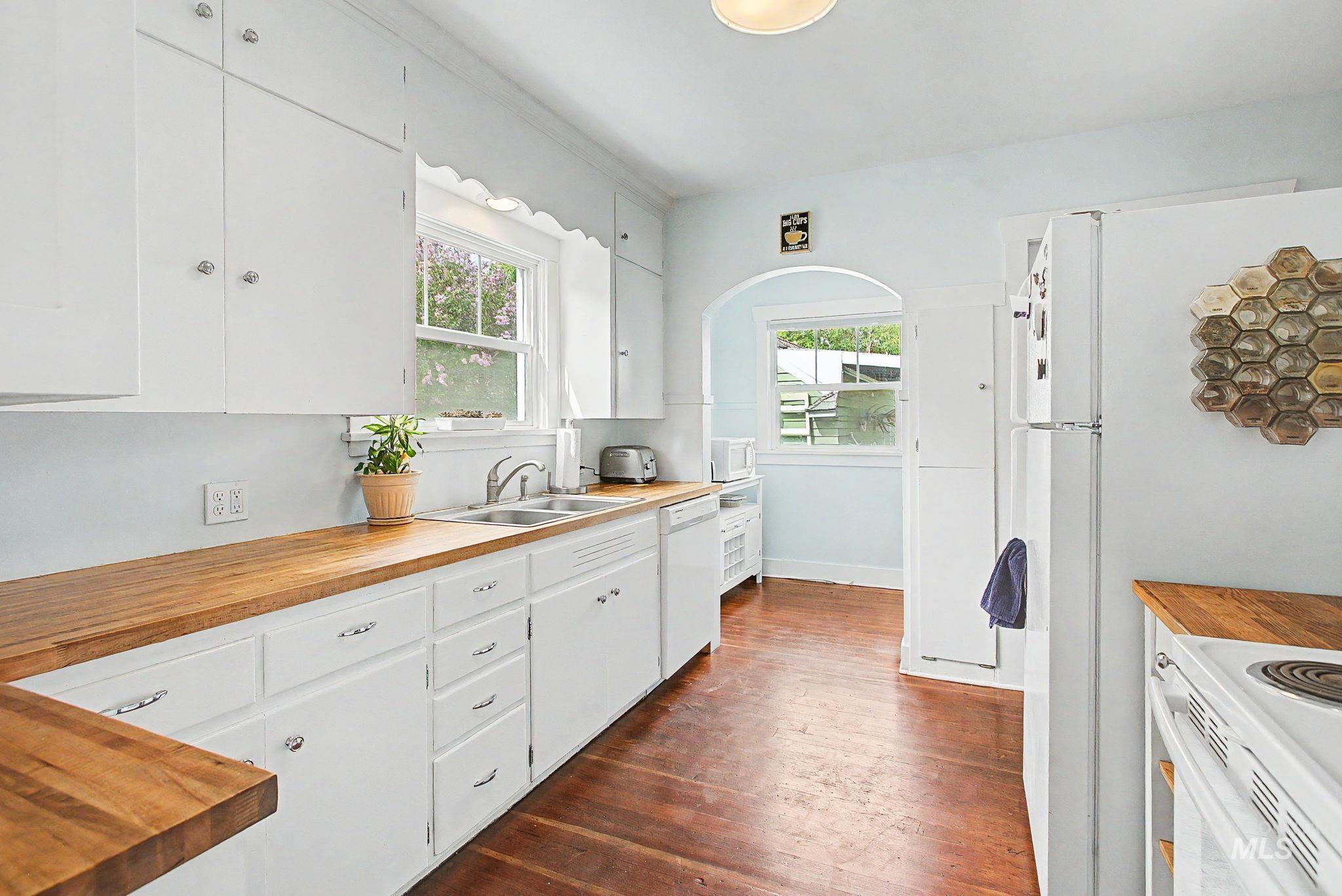 407 S Monroe, Moscow, Idaho 83843, 3 Bedrooms, 2 Bathrooms, Residential For Sale, Price $469,000,MLS 98985835