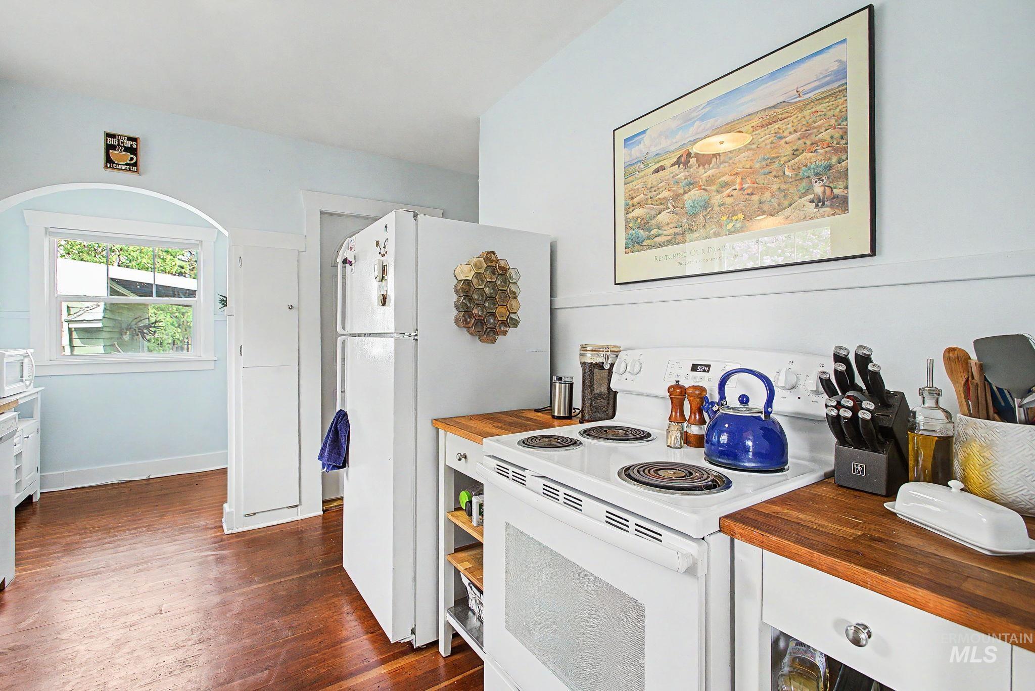 407 S Monroe, Moscow, Idaho 83843, 3 Bedrooms, 2 Bathrooms, Residential For Sale, Price $469,000,MLS 98985835