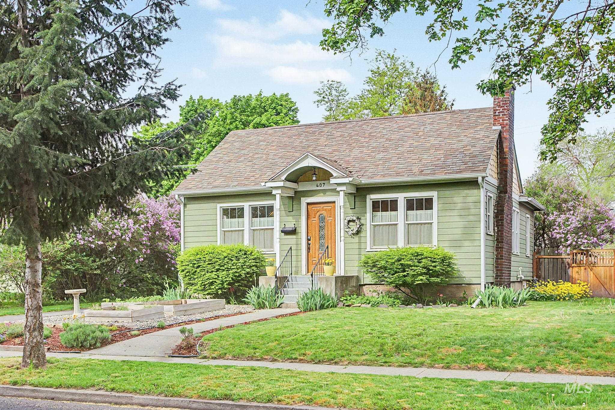 407 S Monroe, Moscow, Idaho 83843, 3 Bedrooms, 2 Bathrooms, Residential For Sale, Price $469,000,MLS 98985835