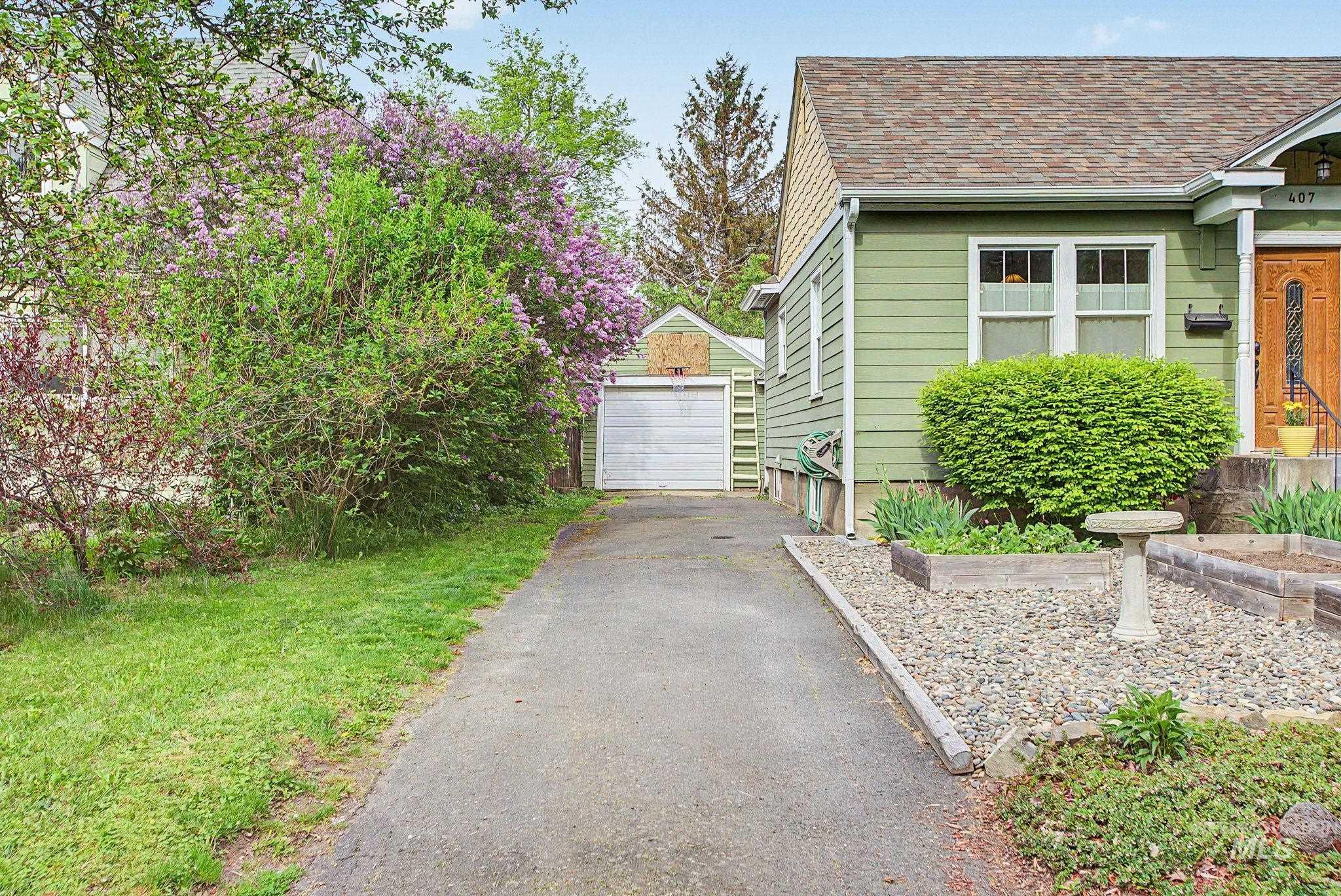 407 S Monroe, Moscow, Idaho 83843, 3 Bedrooms, 2 Bathrooms, Residential For Sale, Price $469,000,MLS 98985835