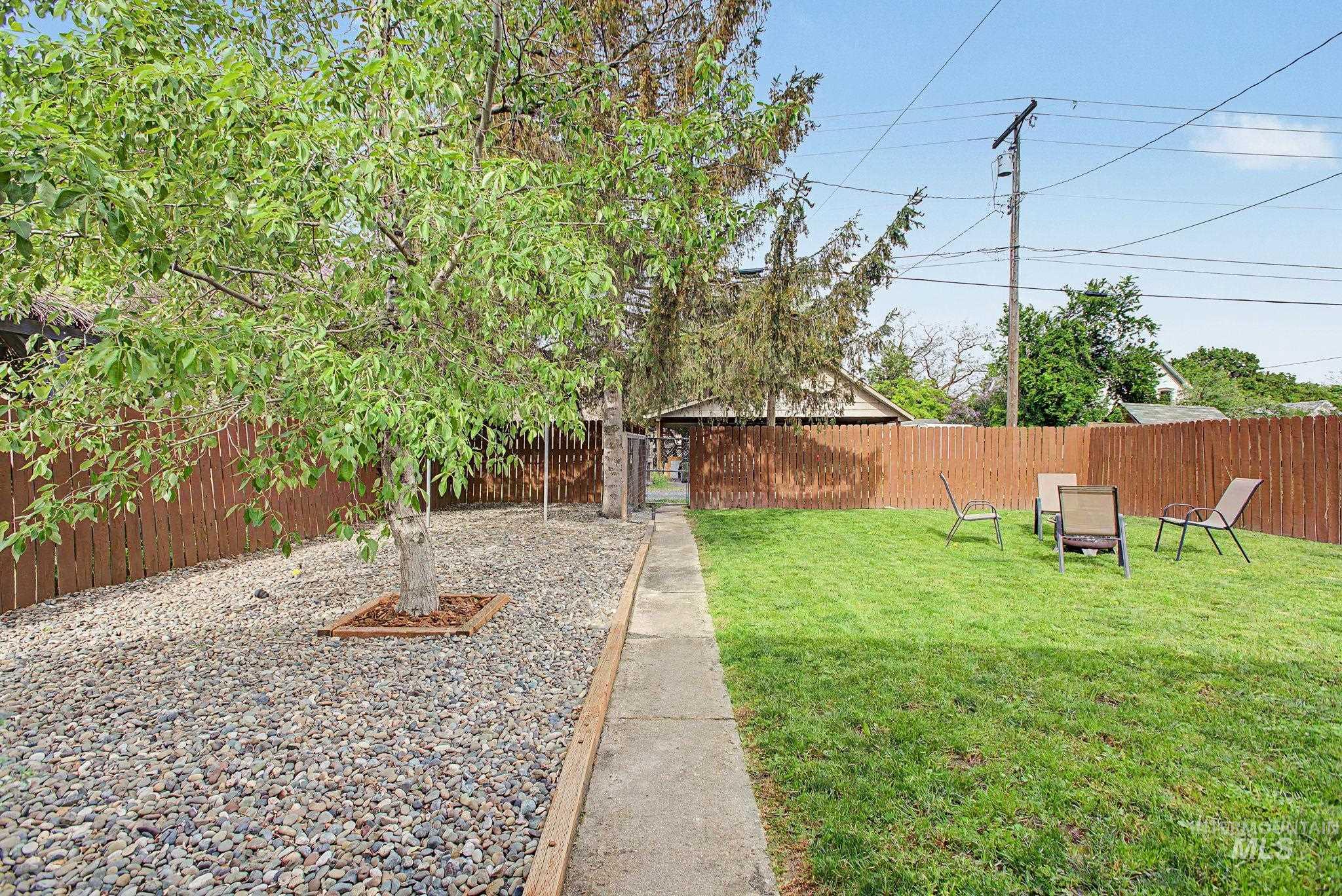 407 S Monroe, Moscow, Idaho 83843, 3 Bedrooms, 2 Bathrooms, Residential For Sale, Price $469,000,MLS 98985835