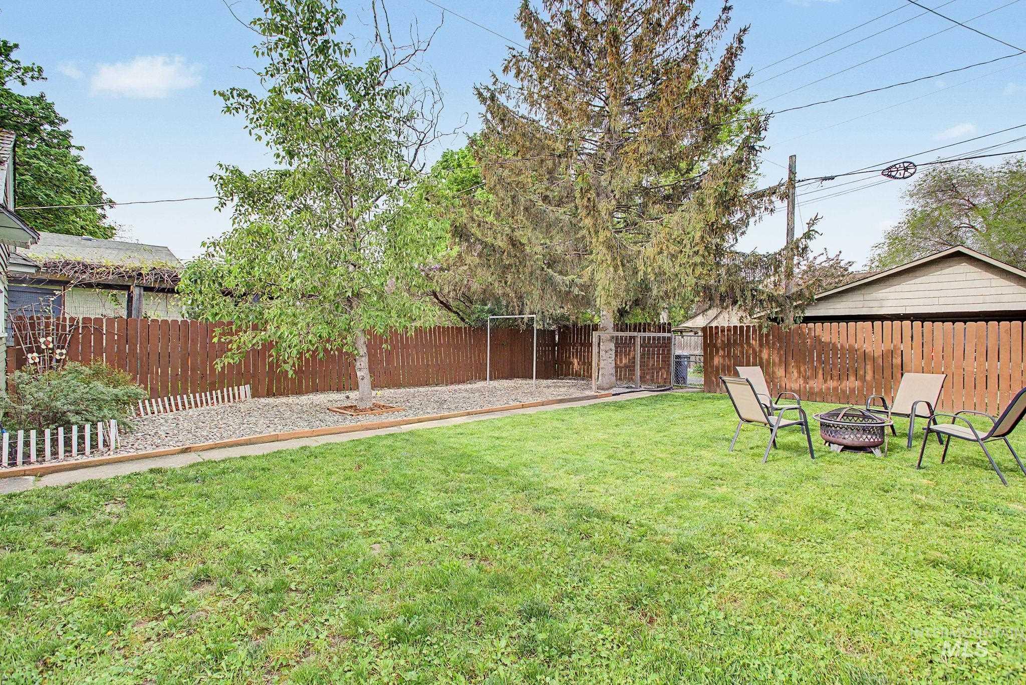 407 S Monroe, Moscow, Idaho 83843, 3 Bedrooms, 2 Bathrooms, Residential For Sale, Price $469,000,MLS 98985835