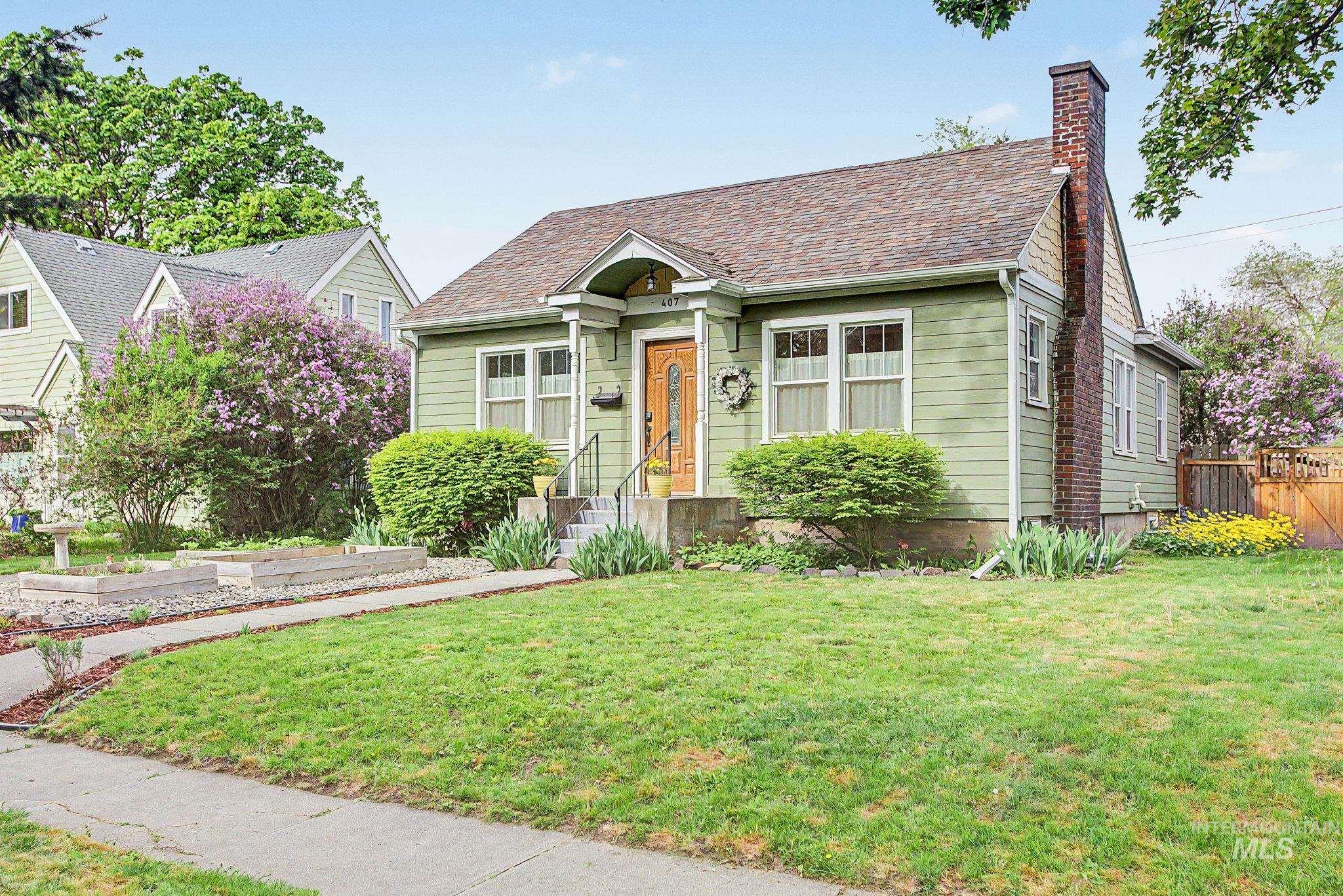 407 S Monroe, Moscow, Idaho 83843, 3 Bedrooms, 2 Bathrooms, Residential For Sale, Price $469,000,MLS 98985835