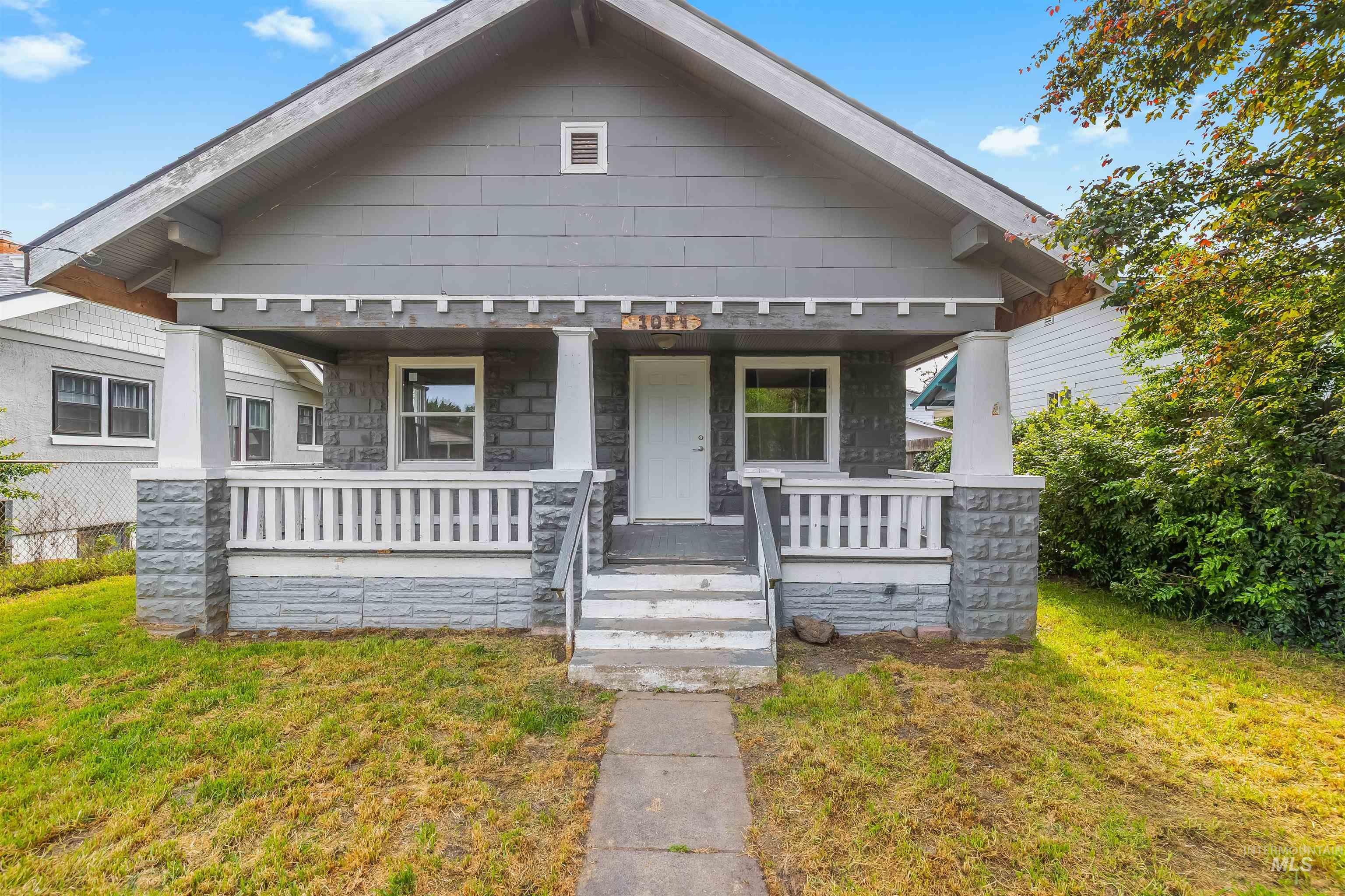 1049 8th Street, Clarkston, Washington 99403, 4 Bedrooms, 2 Bathrooms, Residential For Sale, Price $310,000,MLS 98985837