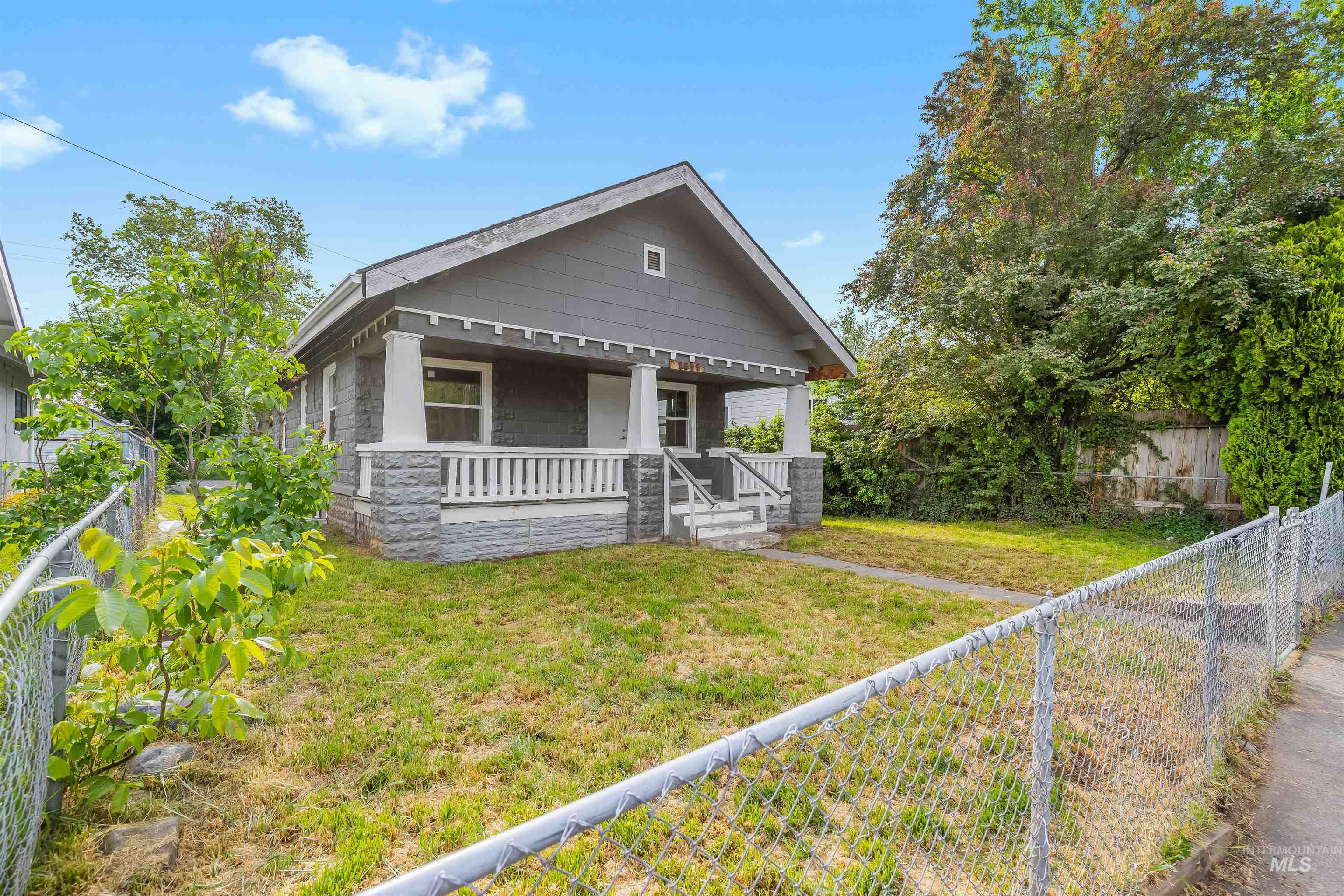 1049 8th Street, Clarkston, Washington 99403, 4 Bedrooms, 2 Bathrooms, Residential For Sale, Price $310,000,MLS 98985837