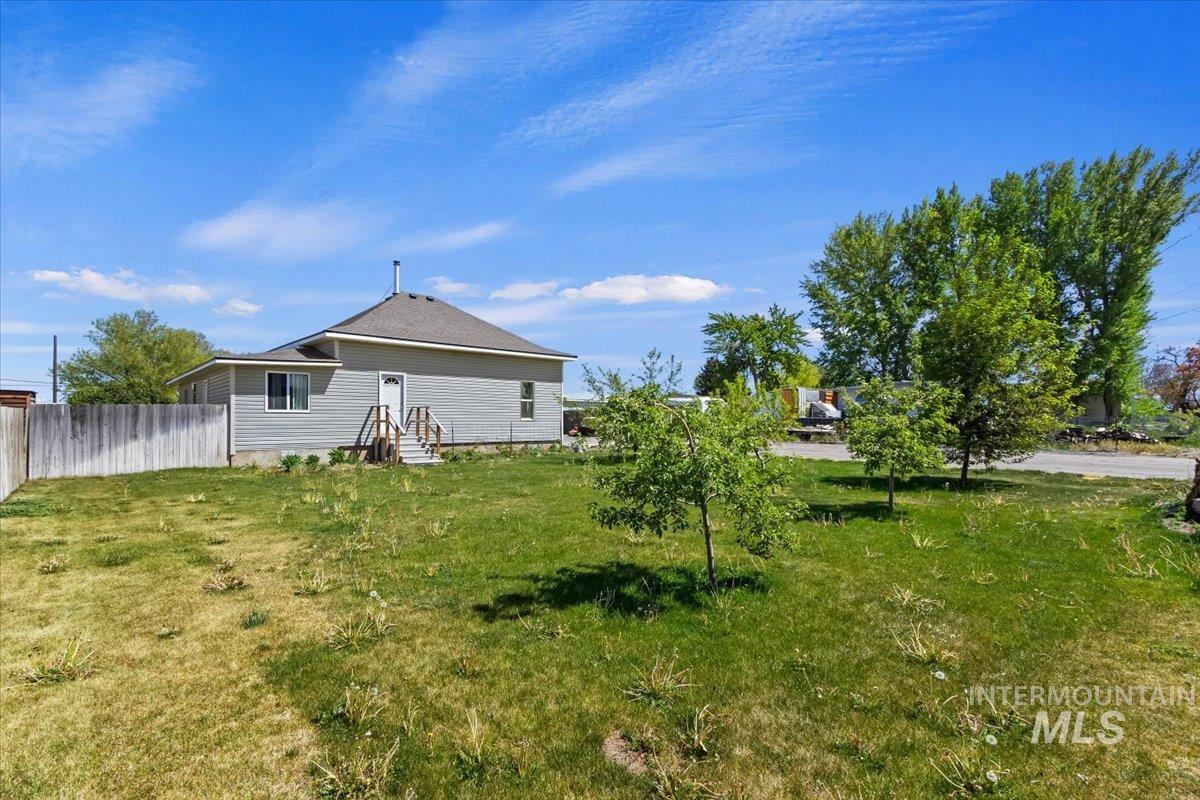 541 3rd St. E., Hansen, Idaho 83334, 2 Bedrooms, 2 Bathrooms, Residential For Sale, Price $290,000,MLS 98985838