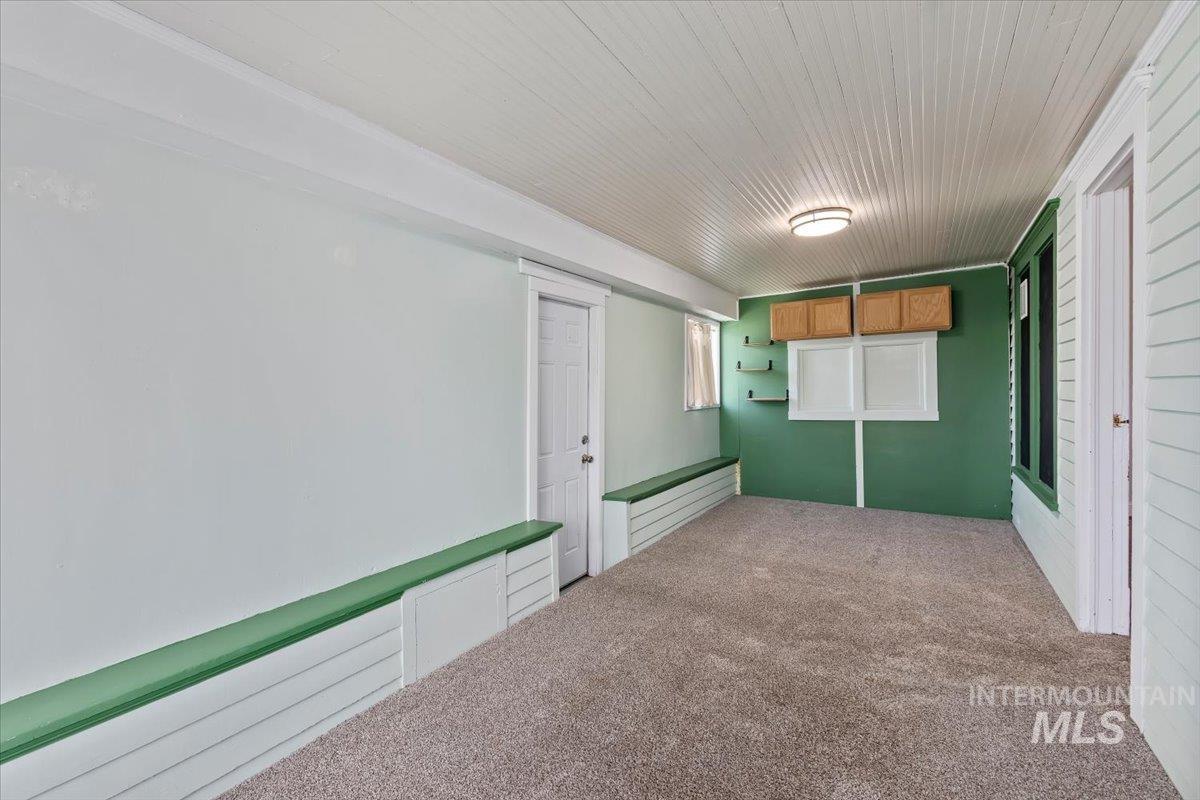541 3rd St. E., Hansen, Idaho 83334, 2 Bedrooms, 2 Bathrooms, Residential For Sale, Price $290,000,MLS 98985838