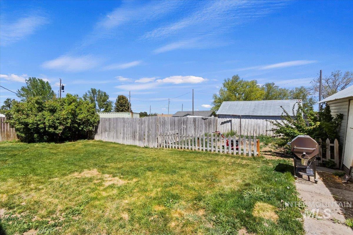 541 3rd St. E., Hansen, Idaho 83334, 2 Bedrooms, 2 Bathrooms, Residential For Sale, Price $290,000,MLS 98985838