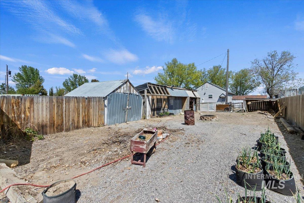 541 3rd St. E., Hansen, Idaho 83334, 2 Bedrooms, 2 Bathrooms, Residential For Sale, Price $290,000,MLS 98985838