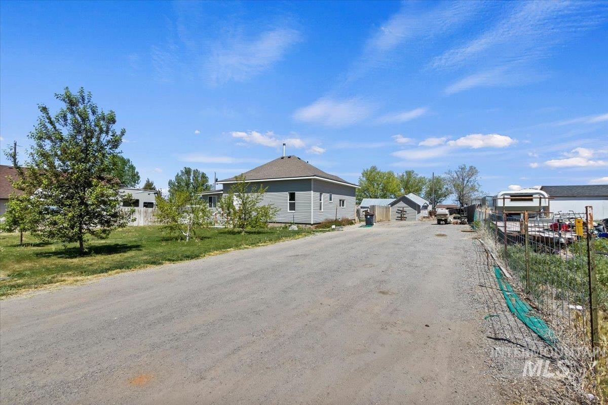541 3rd St. E., Hansen, Idaho 83334, 2 Bedrooms, 2 Bathrooms, Residential For Sale, Price $290,000,MLS 98985838