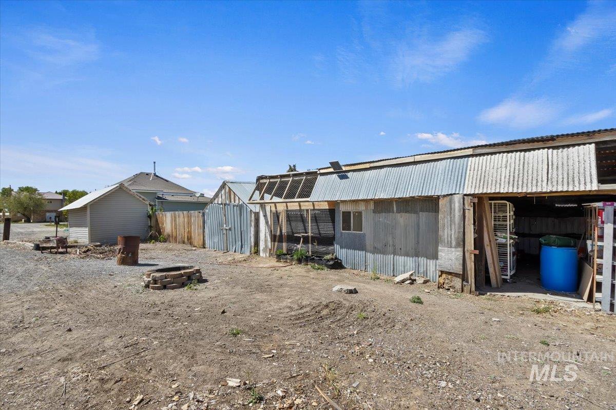 541 3rd St. E., Hansen, Idaho 83334, 2 Bedrooms, 2 Bathrooms, Residential For Sale, Price $290,000,MLS 98985838