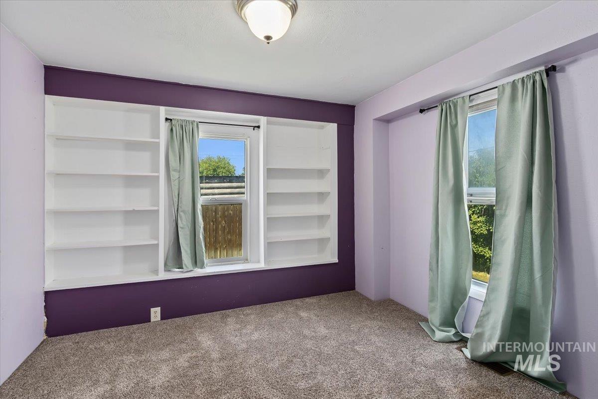 541 3rd St. E., Hansen, Idaho 83334, 2 Bedrooms, 2 Bathrooms, Residential For Sale, Price $290,000,MLS 98985838
