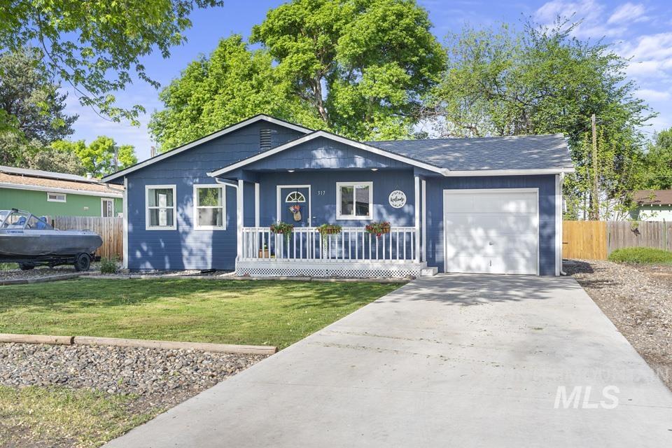 317 W Park Ave, New Plymouth, Idaho 83655, 3 Bedrooms, 2 Bathrooms, Residential For Sale, Price $364,000,MLS 98985839