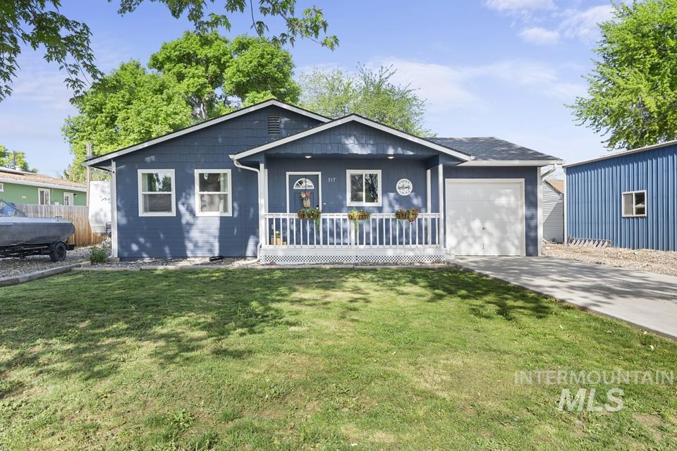 317 W Park Ave, New Plymouth, Idaho 83655, 3 Bedrooms, 2 Bathrooms, Residential For Sale, Price $364,000,MLS 98985839