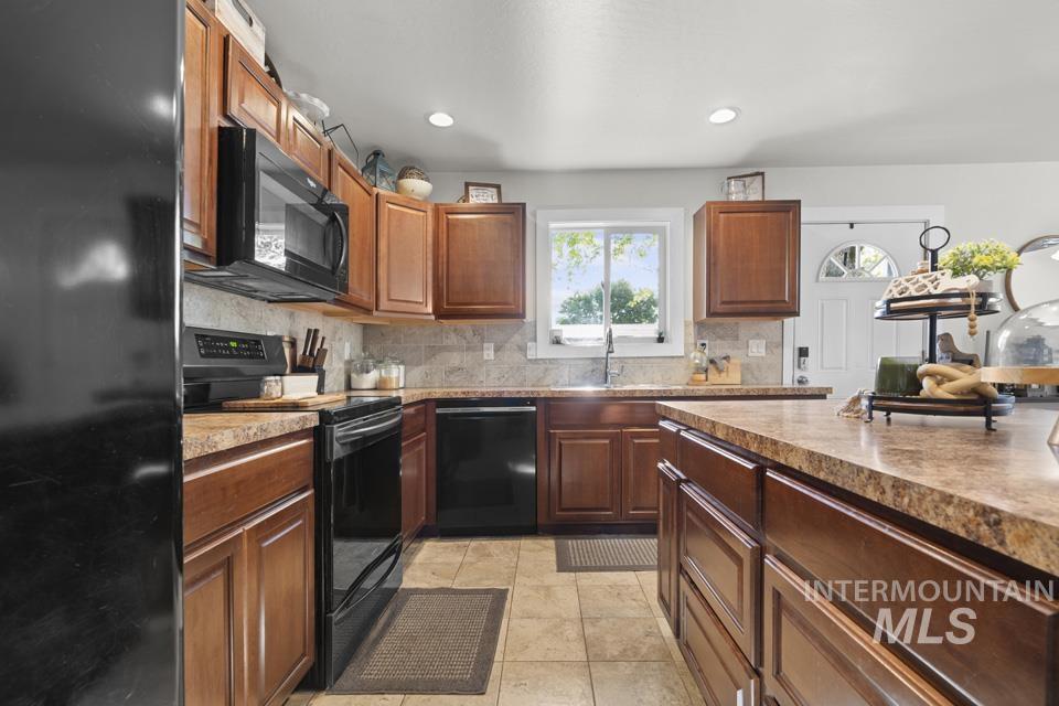 317 W Park Ave, New Plymouth, Idaho 83655, 3 Bedrooms, 2 Bathrooms, Residential For Sale, Price $364,000,MLS 98985839