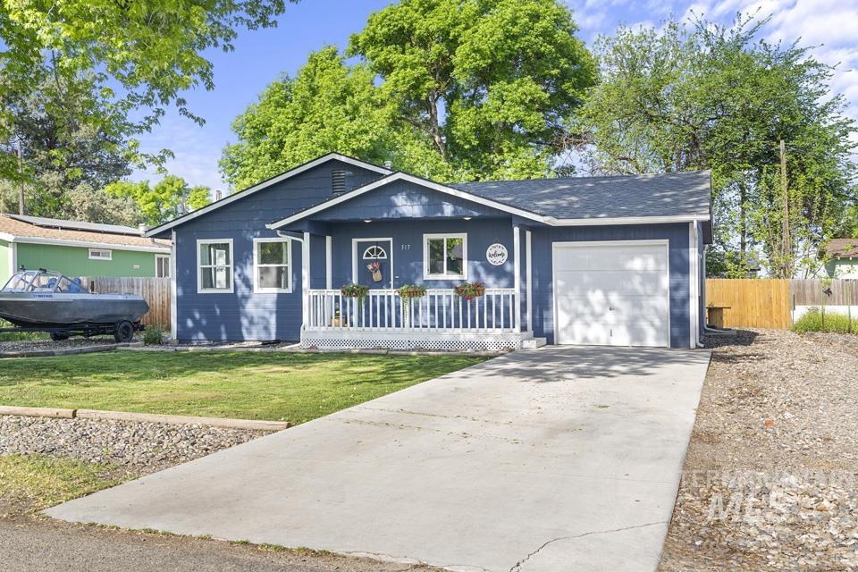 317 W Park Ave, New Plymouth, Idaho 83655, 3 Bedrooms, 2 Bathrooms, Residential For Sale, Price $364,000,MLS 98985839
