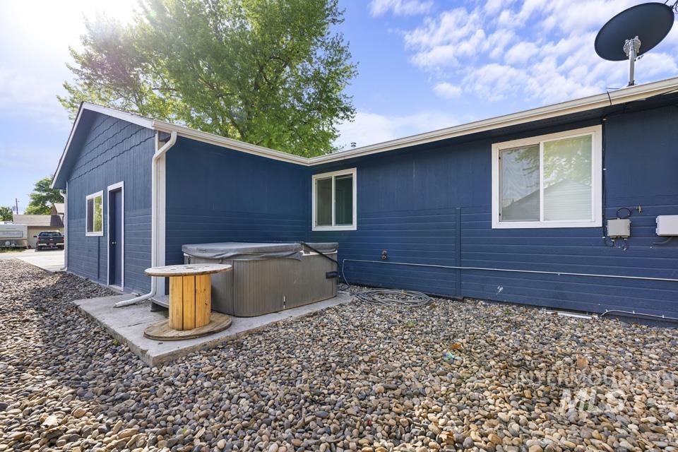 317 W Park Ave, New Plymouth, Idaho 83655, 3 Bedrooms, 2 Bathrooms, Residential For Sale, Price $364,000,MLS 98985839