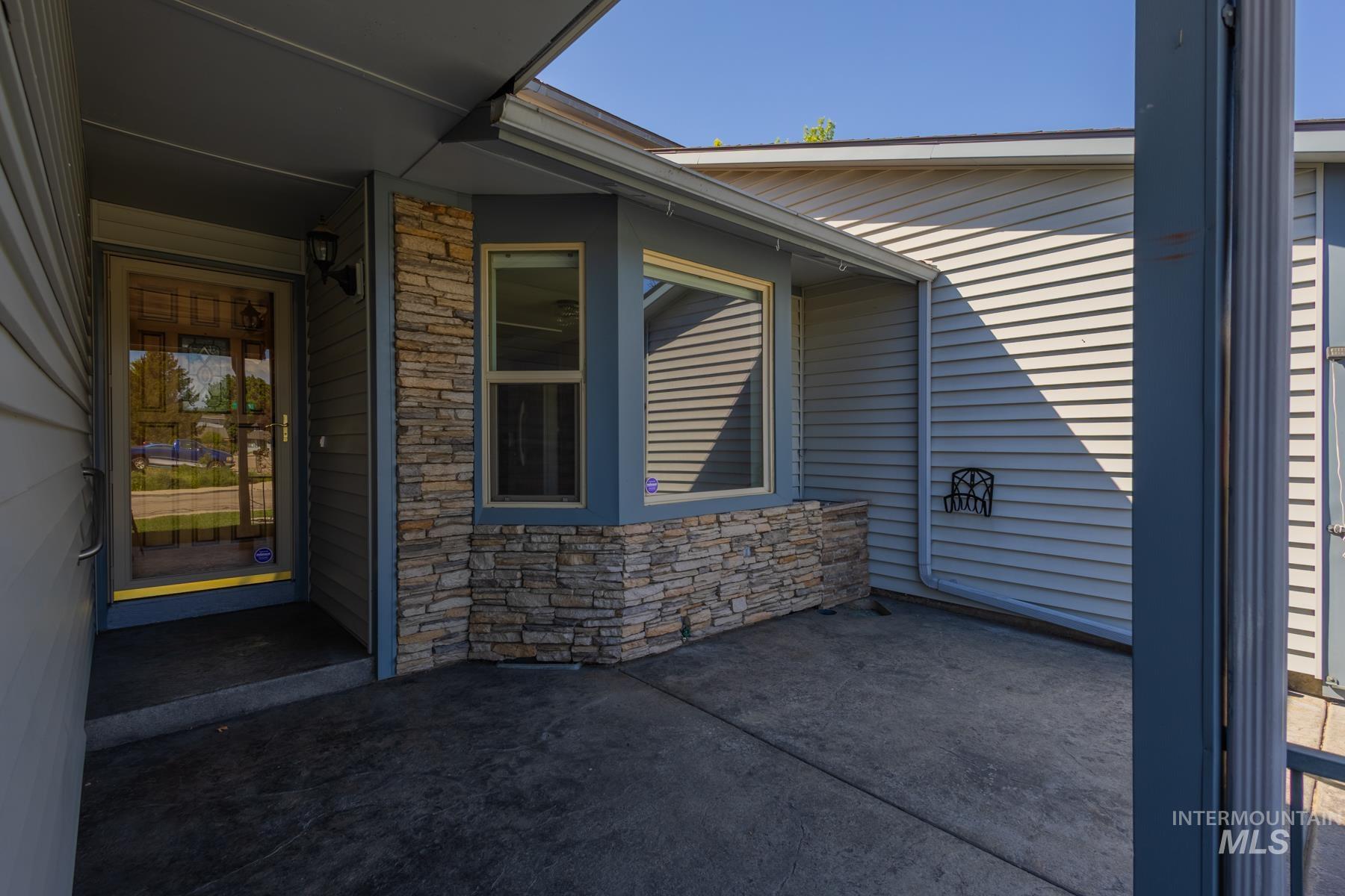 945 N Gossett Ave., Boise, Idaho 83704, 3 Bedrooms, 3 Bathrooms, Residential For Sale, Price $415,000,MLS 98985842