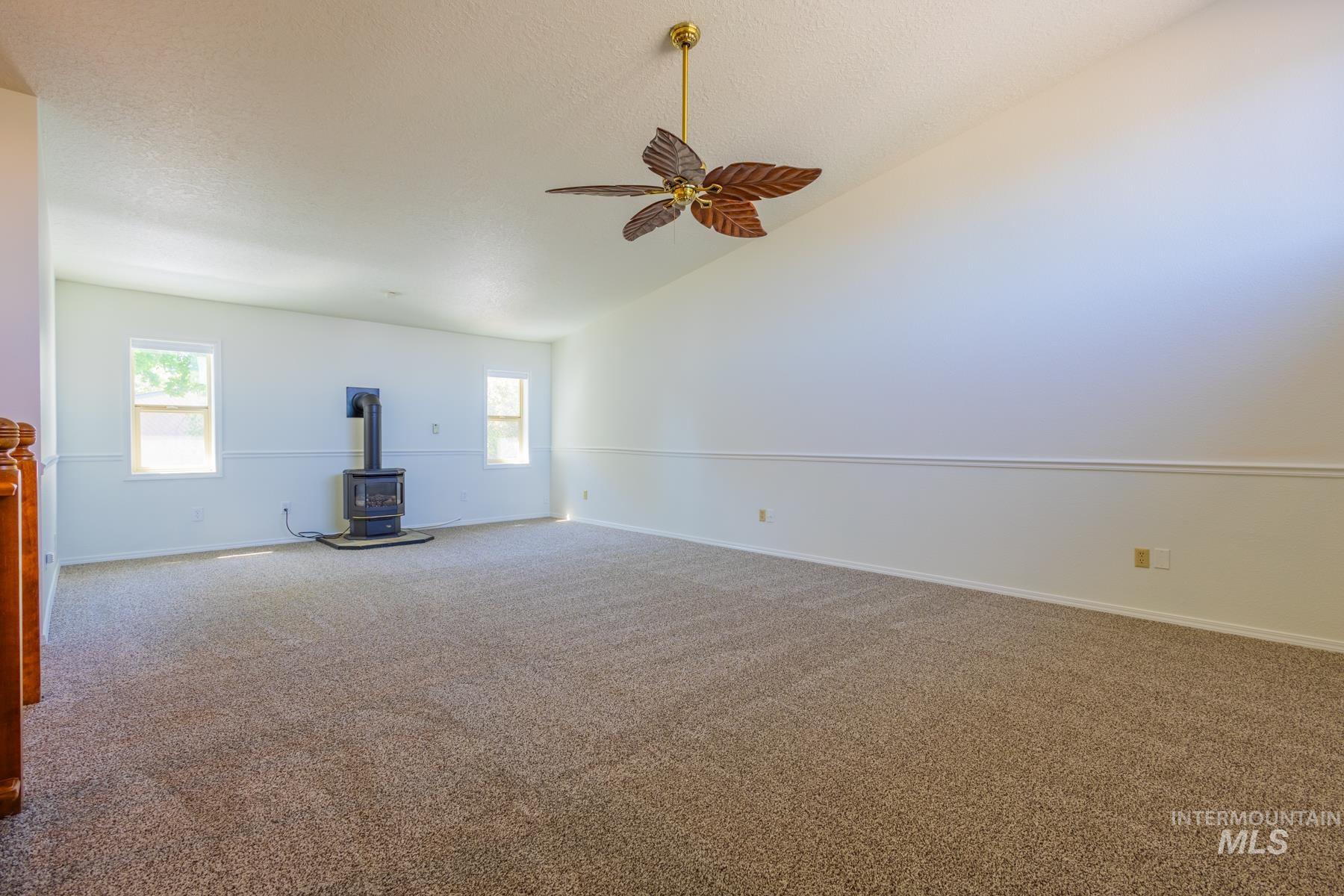 945 N Gossett Ave., Boise, Idaho 83704, 3 Bedrooms, 3 Bathrooms, Residential For Sale, Price $415,000,MLS 98985842
