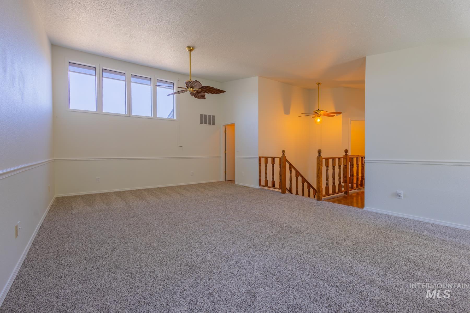 945 N Gossett Ave., Boise, Idaho 83704, 3 Bedrooms, 3 Bathrooms, Residential For Sale, Price $415,000,MLS 98985842