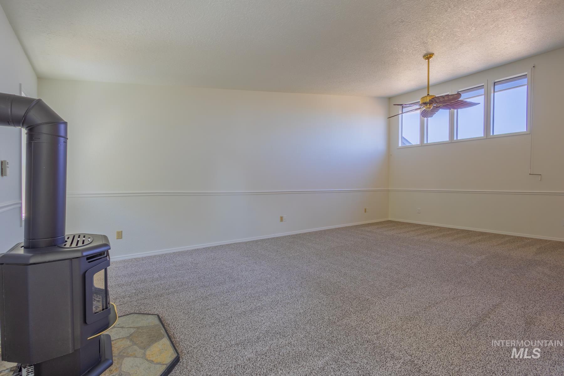 945 N Gossett Ave., Boise, Idaho 83704, 3 Bedrooms, 3 Bathrooms, Residential For Sale, Price $415,000,MLS 98985842