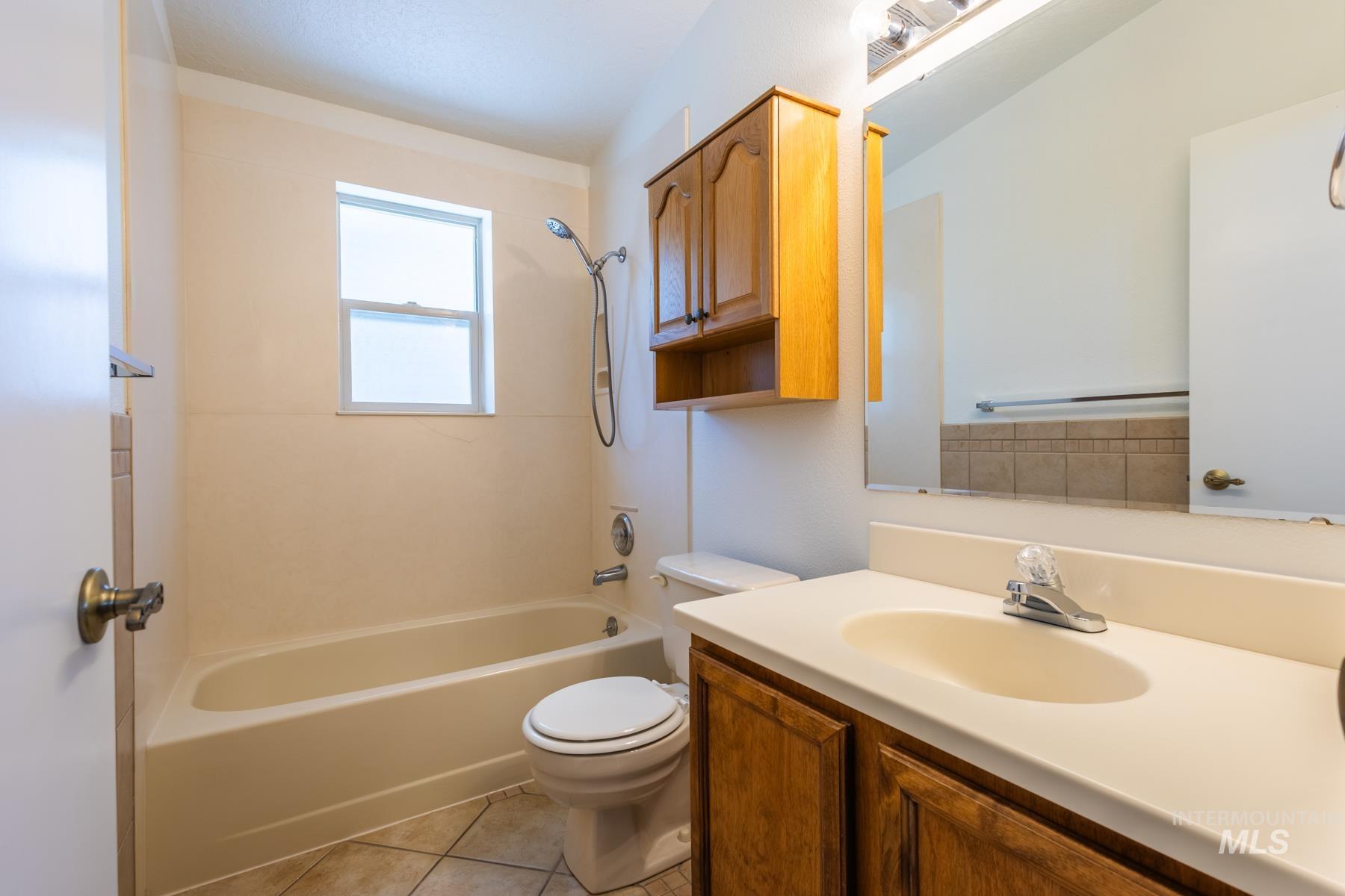 945 N Gossett Ave., Boise, Idaho 83704, 3 Bedrooms, 3 Bathrooms, Residential For Sale, Price $415,000,MLS 98985842