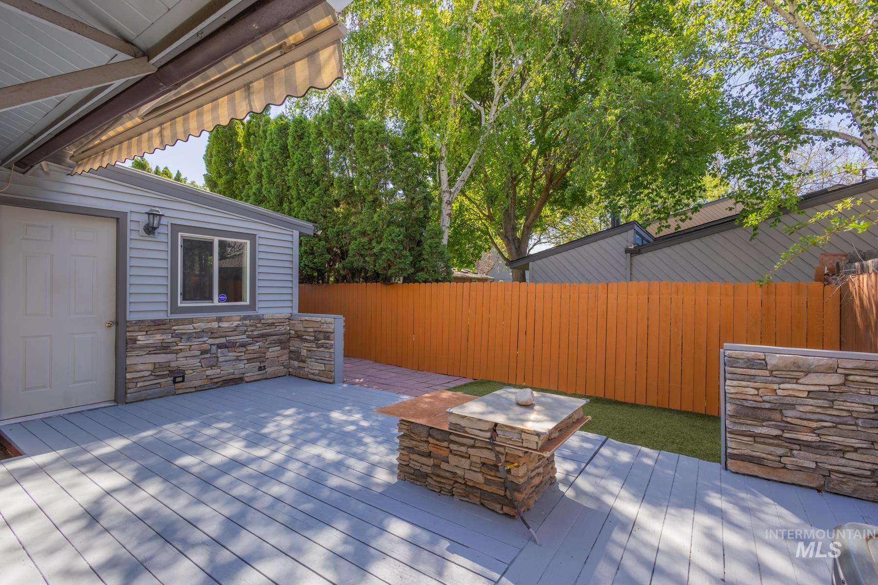 945 N Gossett Ave., Boise, Idaho 83704, 3 Bedrooms, 3 Bathrooms, Residential For Sale, Price $415,000,MLS 98985842
